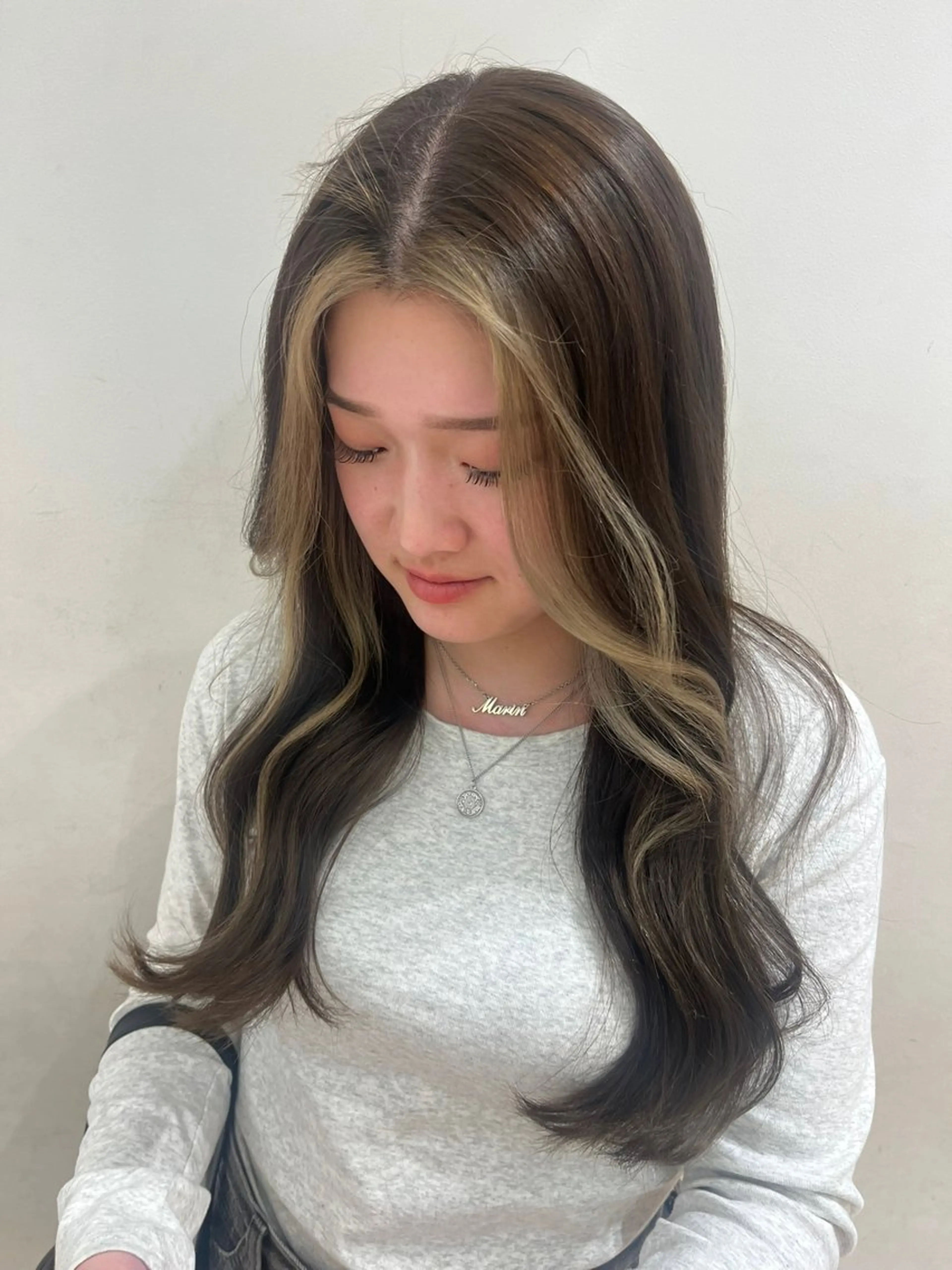 ロング カラー 荒川 三希のヘアスタイル