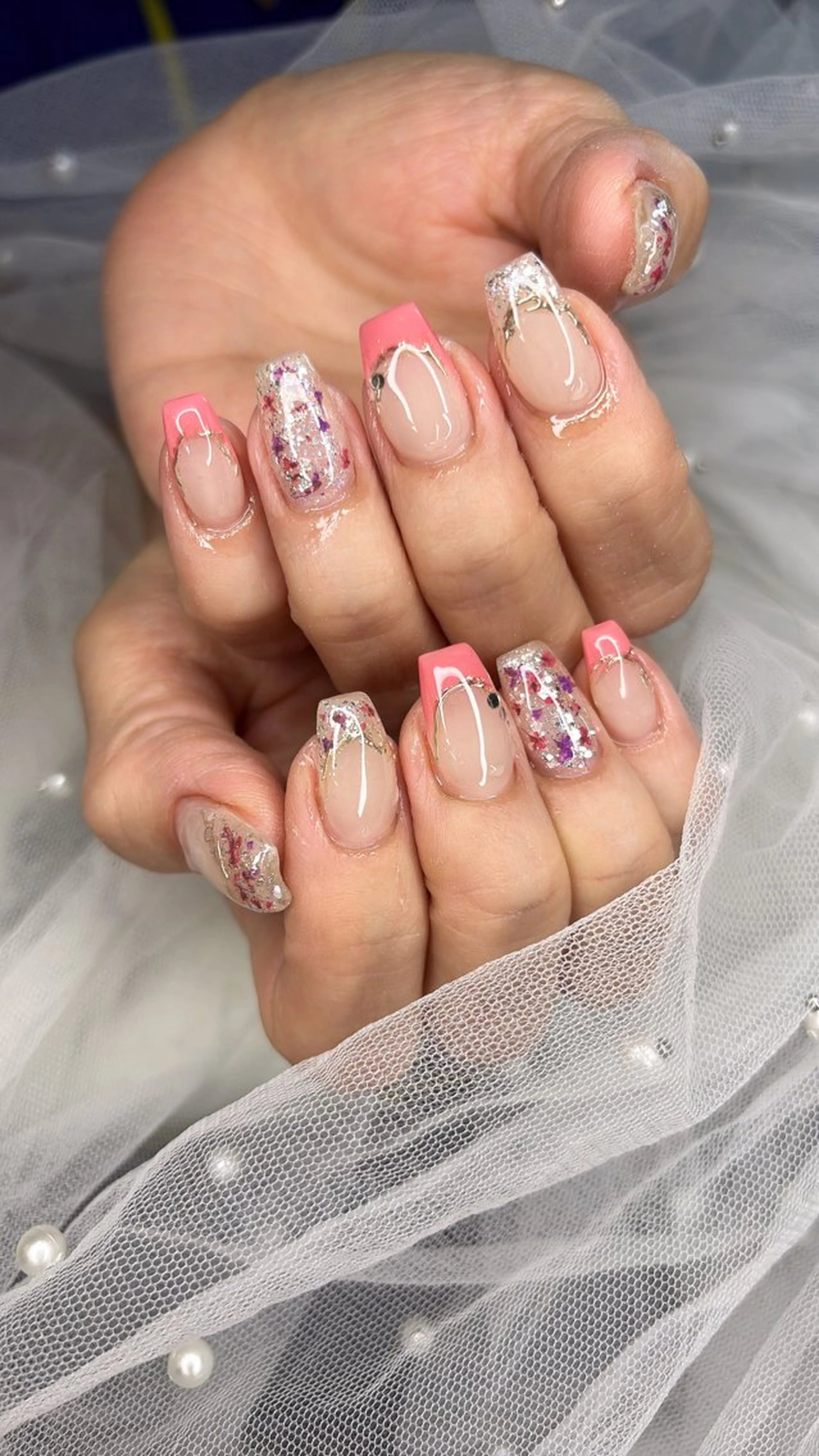 ネイル フラワーネイル 韓国ネイル ラメ(グリッター) ロングネイル 持ち込み ハンドネイル happiness nailのネイルデザイン