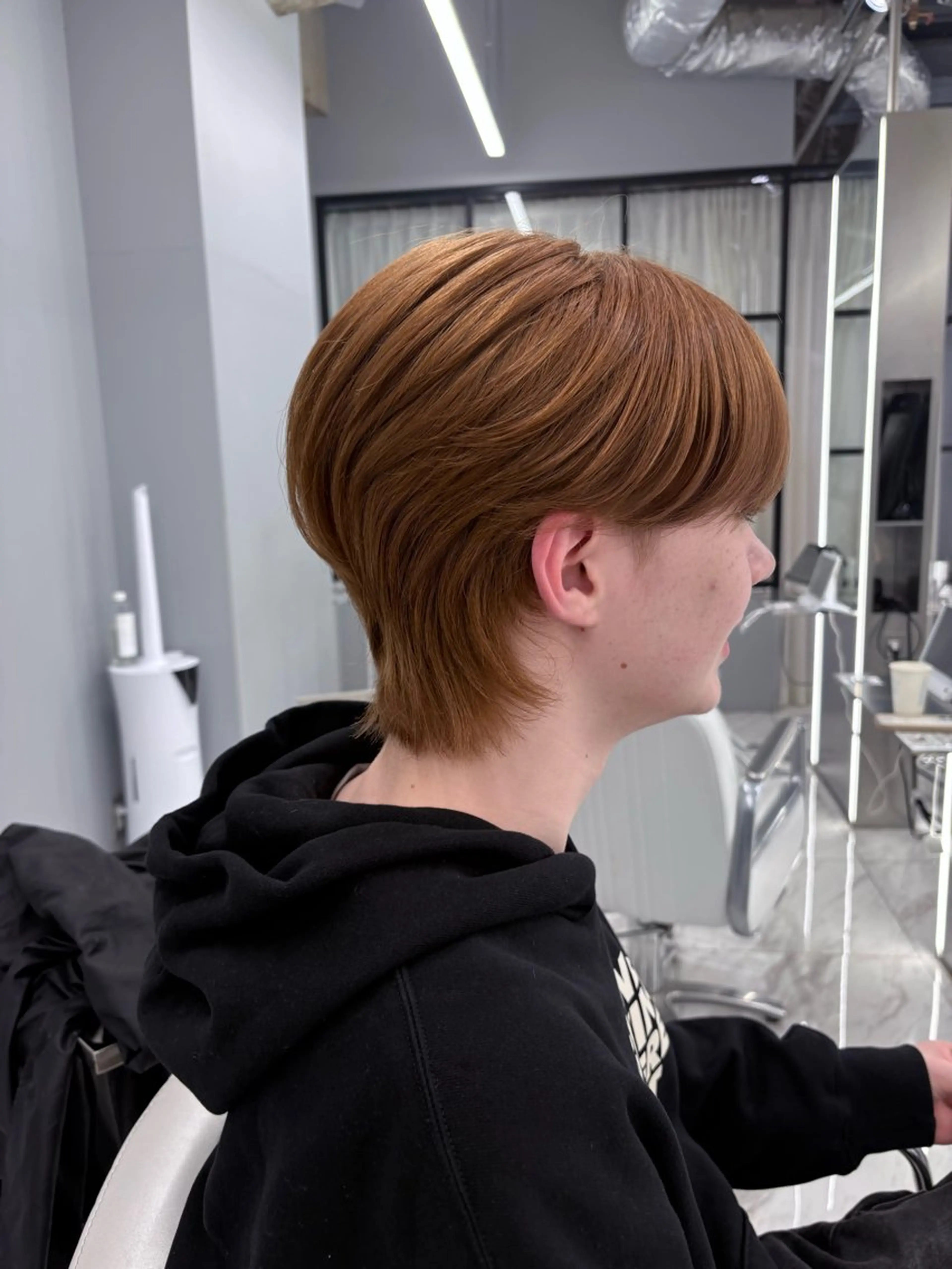 ショート カラー メンズ メンズブリーチ ベージュカラー ブリーチ ダブルカラー ブリーチなしカラー カット ヘアカラー トリートメント 菜々🫧新宿 透明感ケアブリーチのヘアスタイル