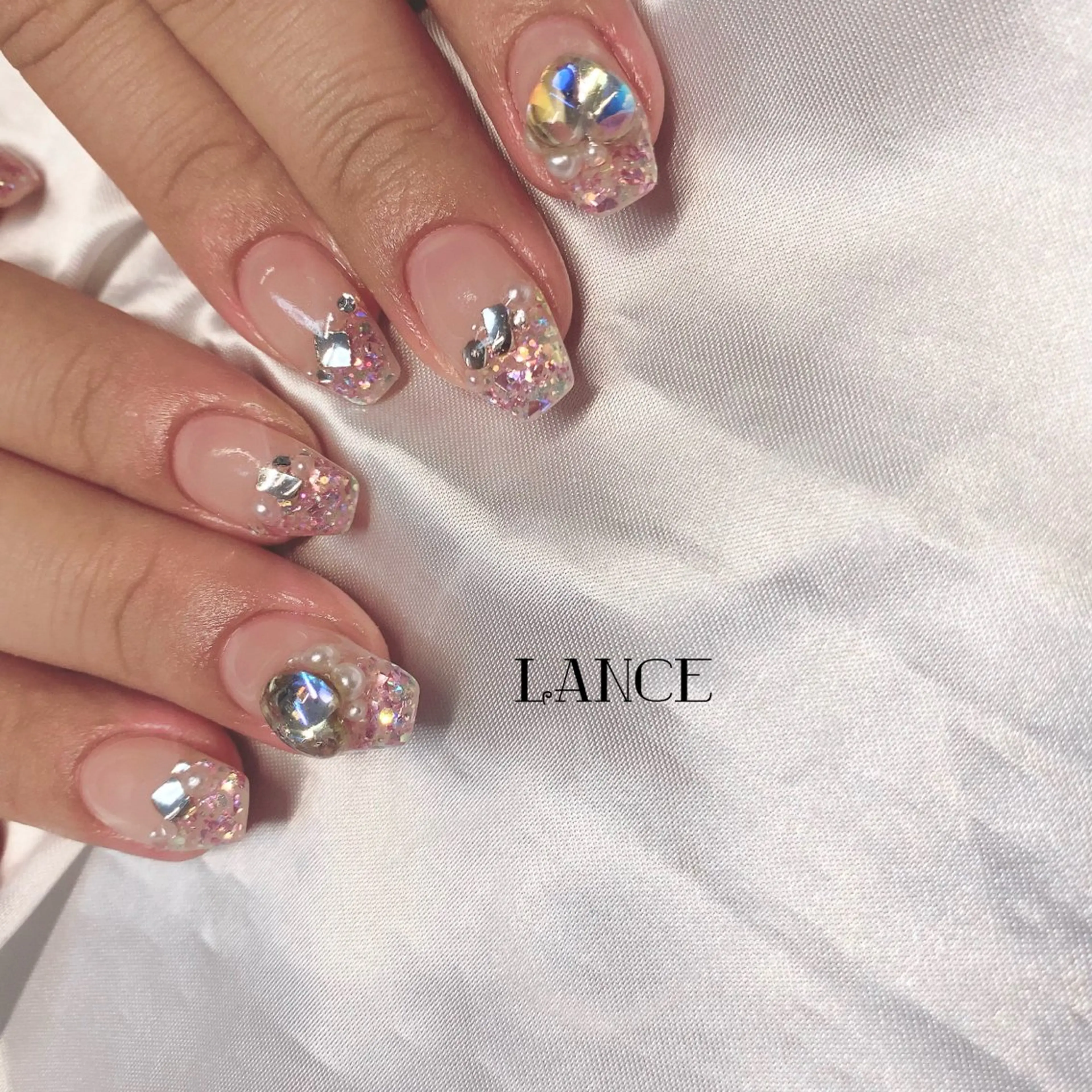 ネイル オーロラネイル フレンチネイル キラキラネイル ニュアンスネイル ピンク ハンドネイル Lance nailのネイルデザイン