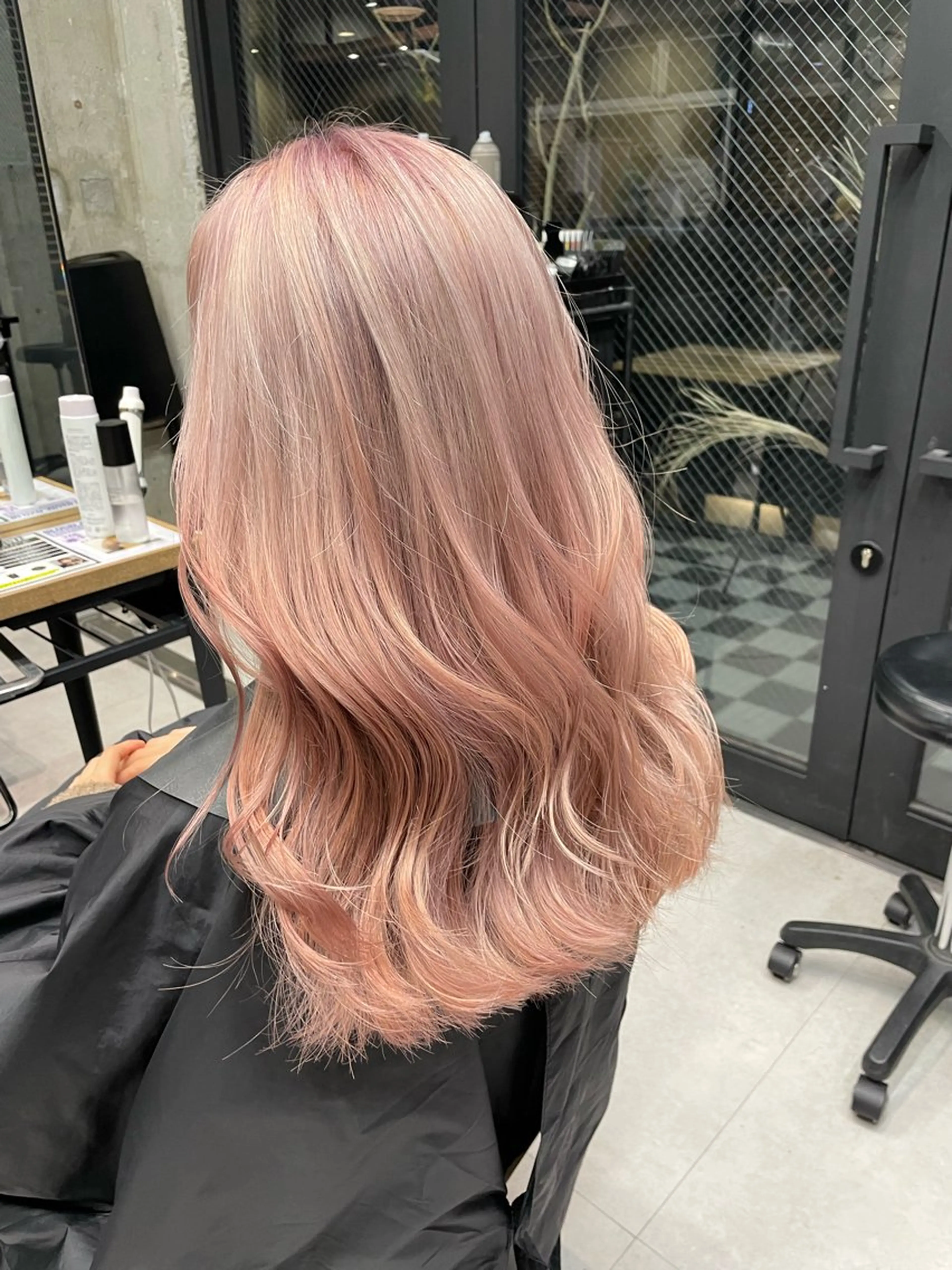 セミロング 🫧ハイライトカラー 🫧 𝓜𝓘𝓤のヘアスタイル