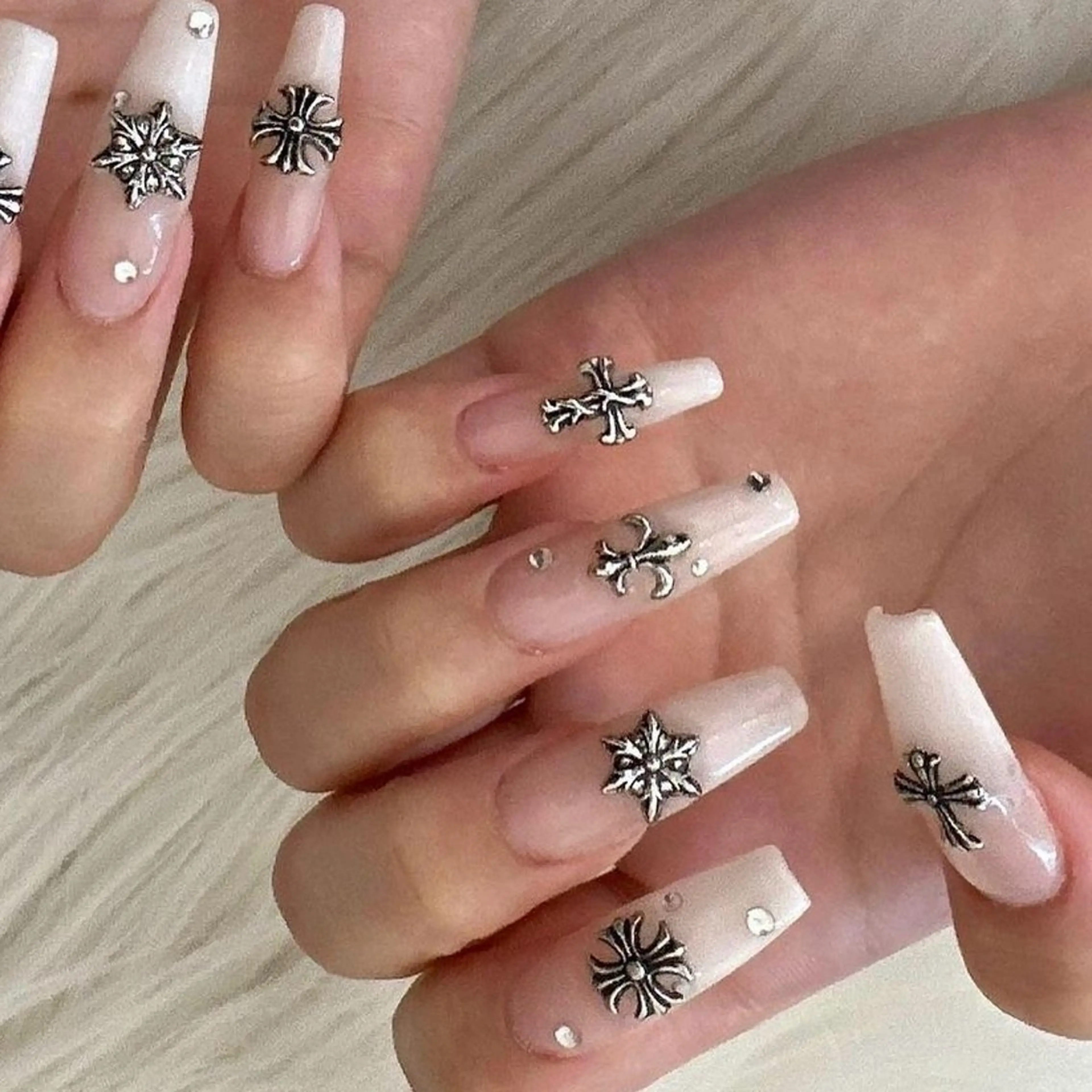 ネイル Bonnal所属・Manamǐ 個性派のネイルデザイン