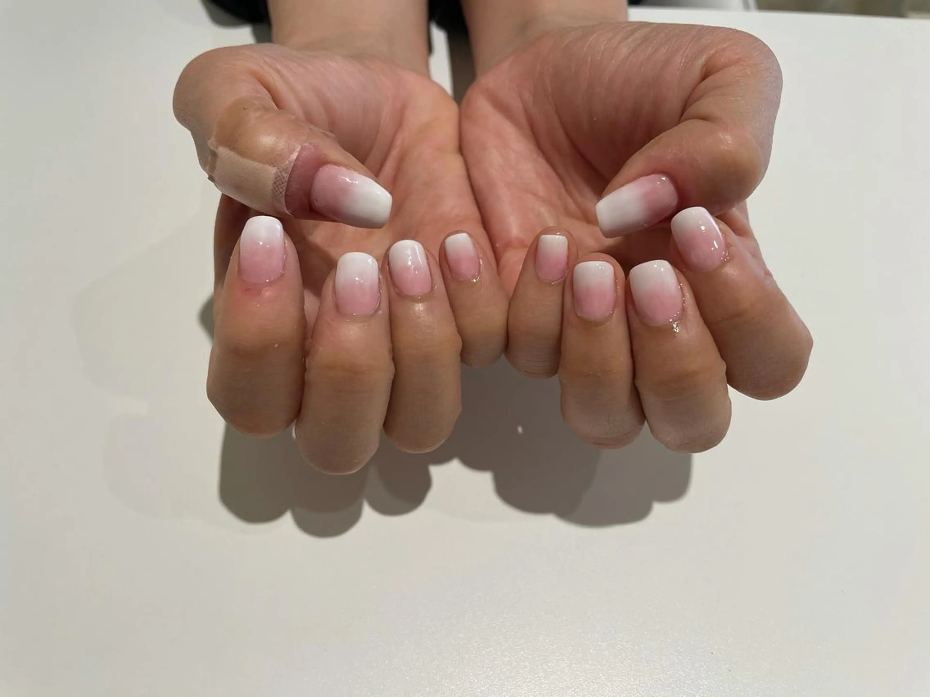 【研修中】カラーグラデーション(2色)の写真