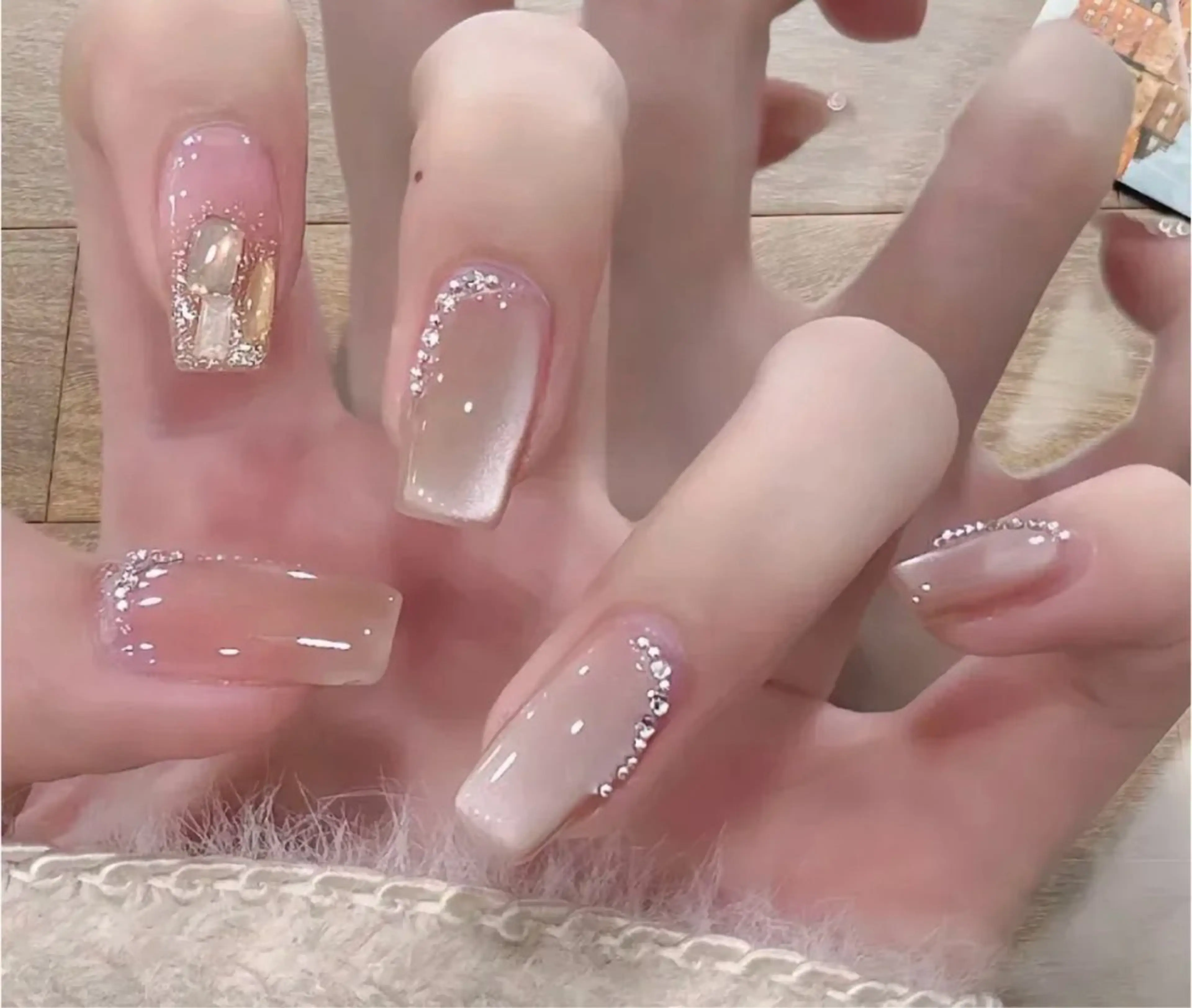 ネイル チークネイル 長さ出し フラワーネイル フレンチネイル ガーリー sun nail池袋 モデル募集のネイルデザイン