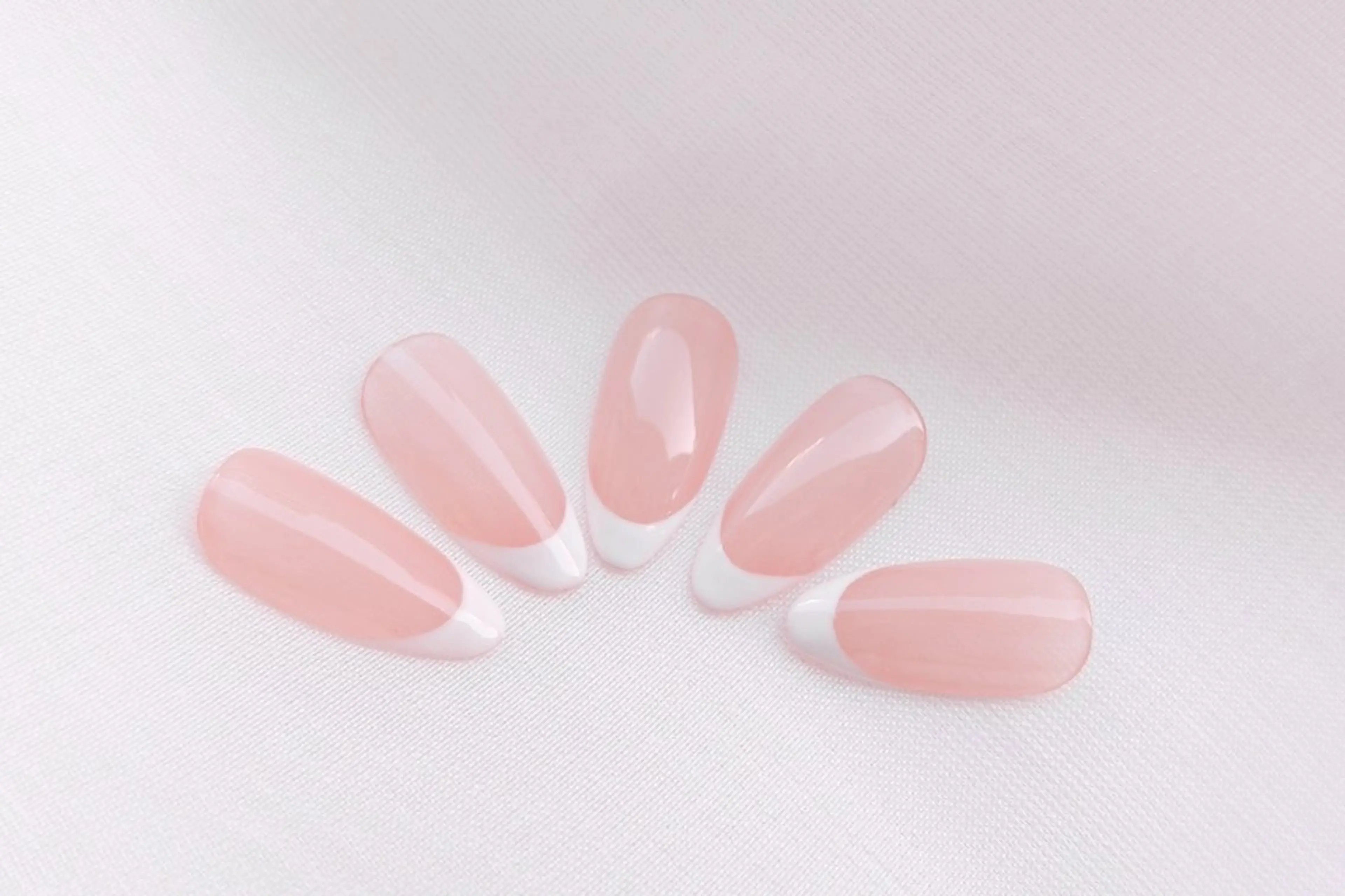 ネイル フレンチネイル エ ンのネイルデザイン