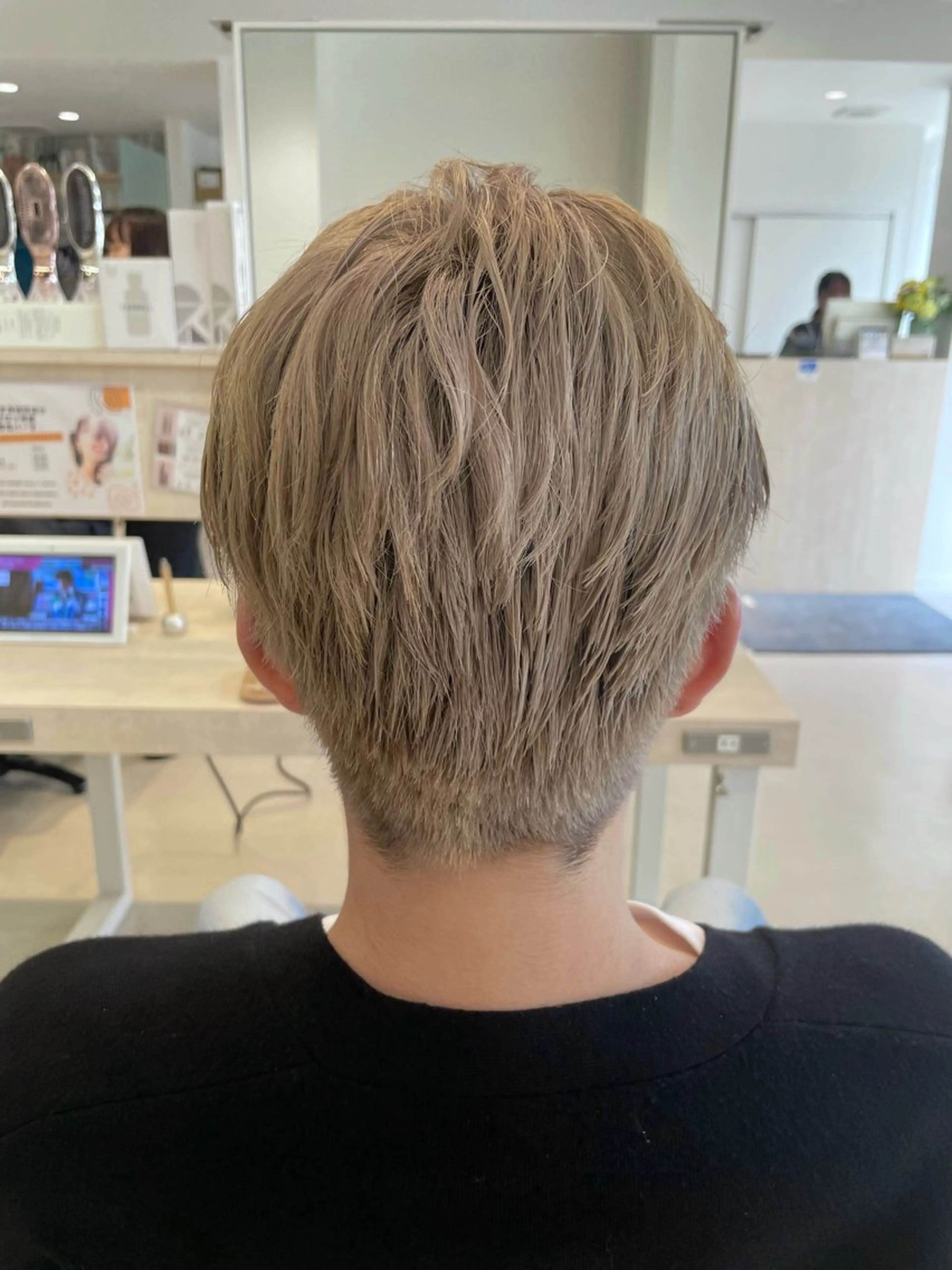 カラー メンズ メンズハイトーン ベージュカラー ハイトーンカラー ミルクティーベージュ カット ヘアカラー メンズ支持率No.1 /大船メンズパーマのヘアスタイル