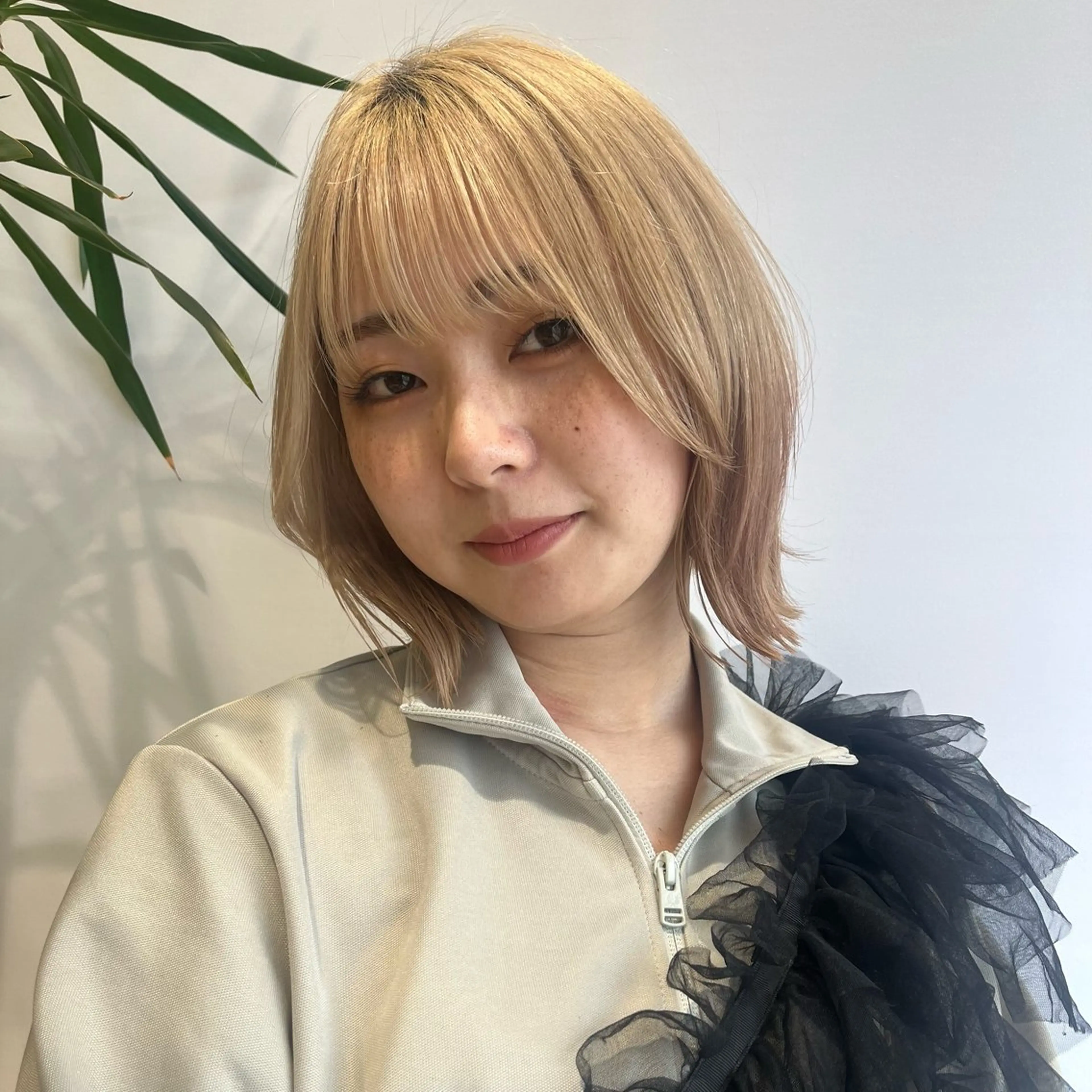 ミディアム カラー ベージュカラー⌇﻿ くびれヘア.𐙚心音のヘアスタイル