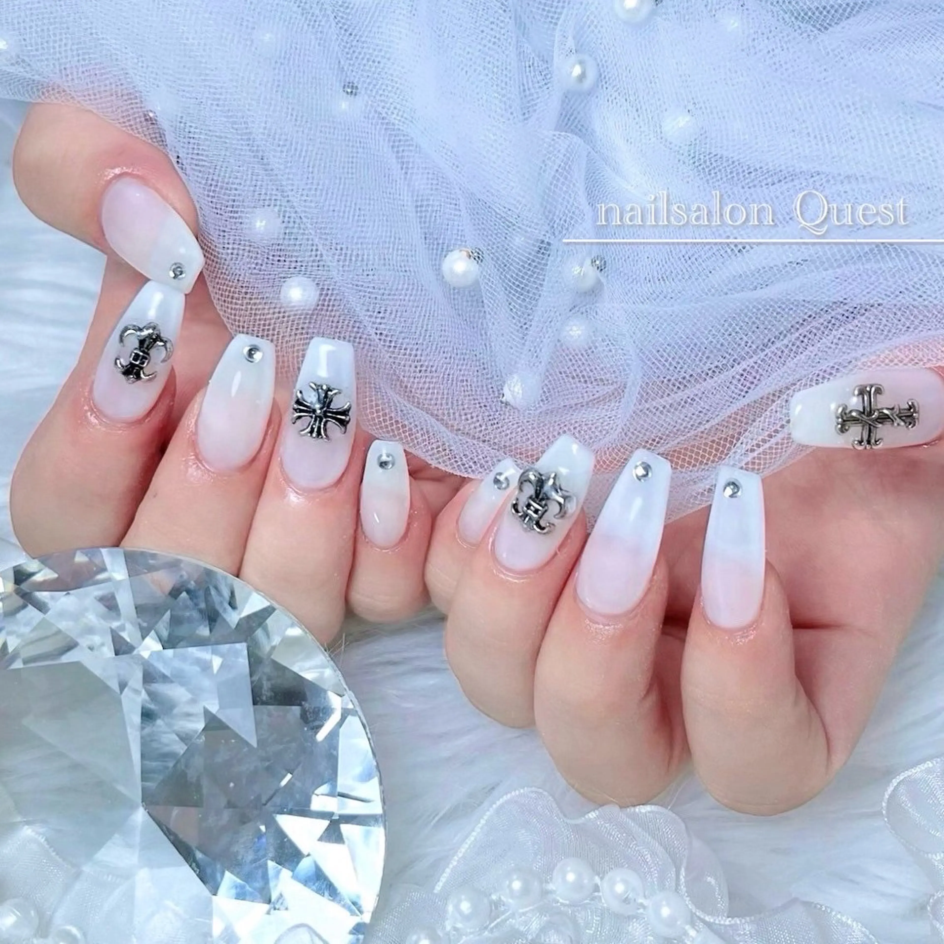 ネイル シルバー シンプルネイル ハンドネイル nailsalon Questのネイルデザイン