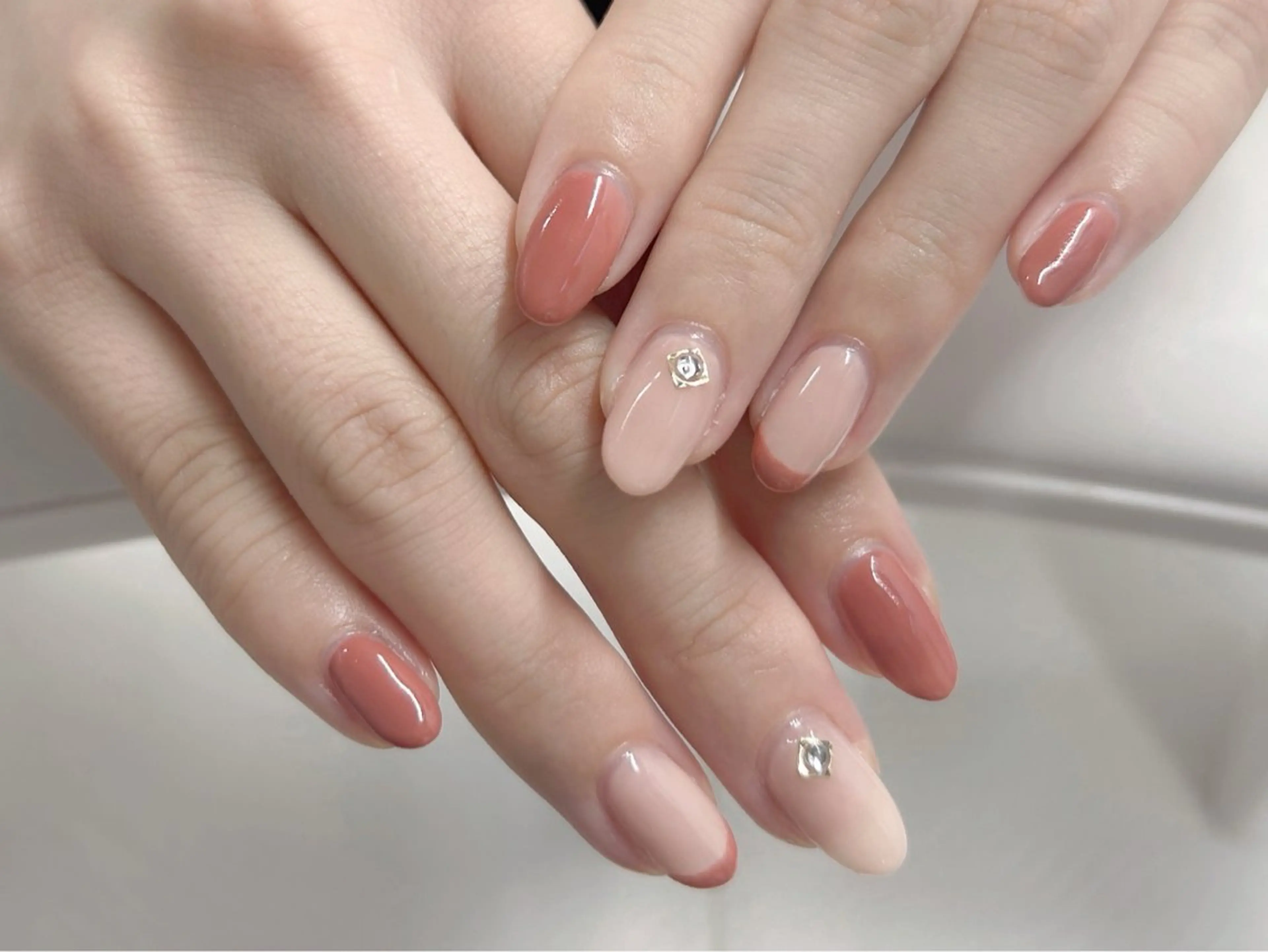 ネイル 桜ネイル フレンチネイル キラキラネイル オフィスネイル ピンク ハンドネイル Forca total studio所属・Forca Airaのネイルデザイン