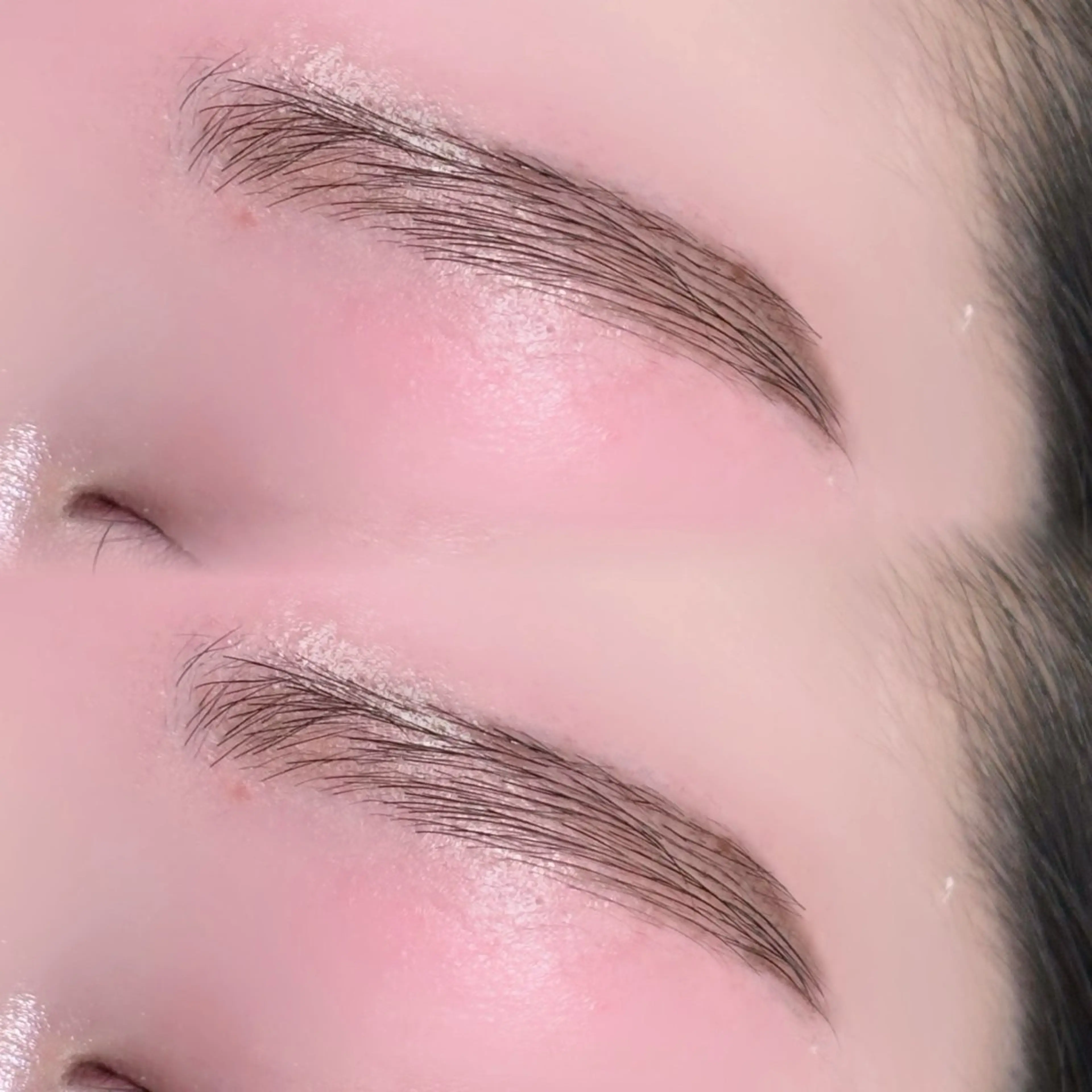 自眉毛を活かした眉スタイリング🫧✨(間引き、メイク込)の写真