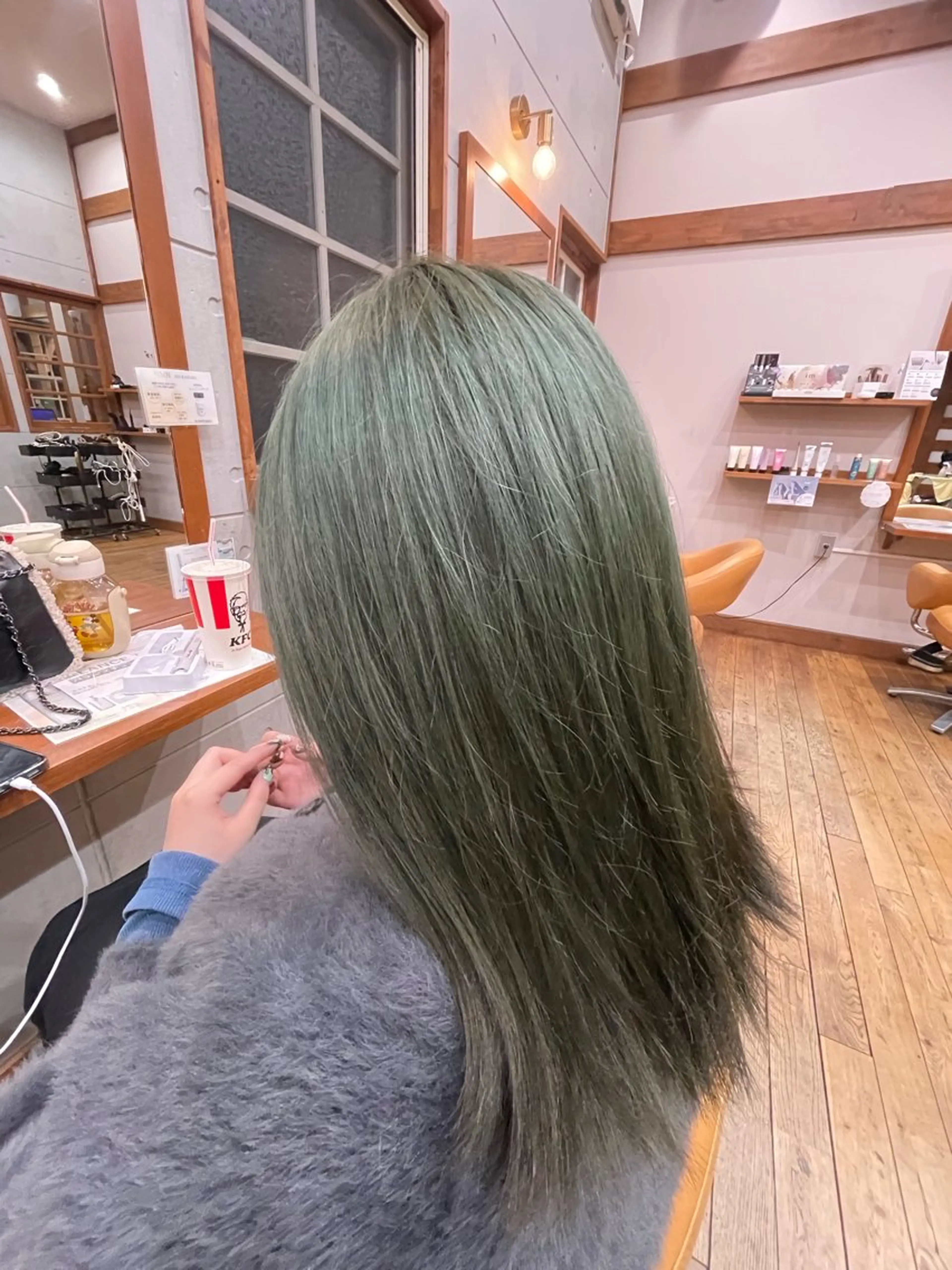 カラー オリーブカラー 加藤 雛美のヘアスタイル