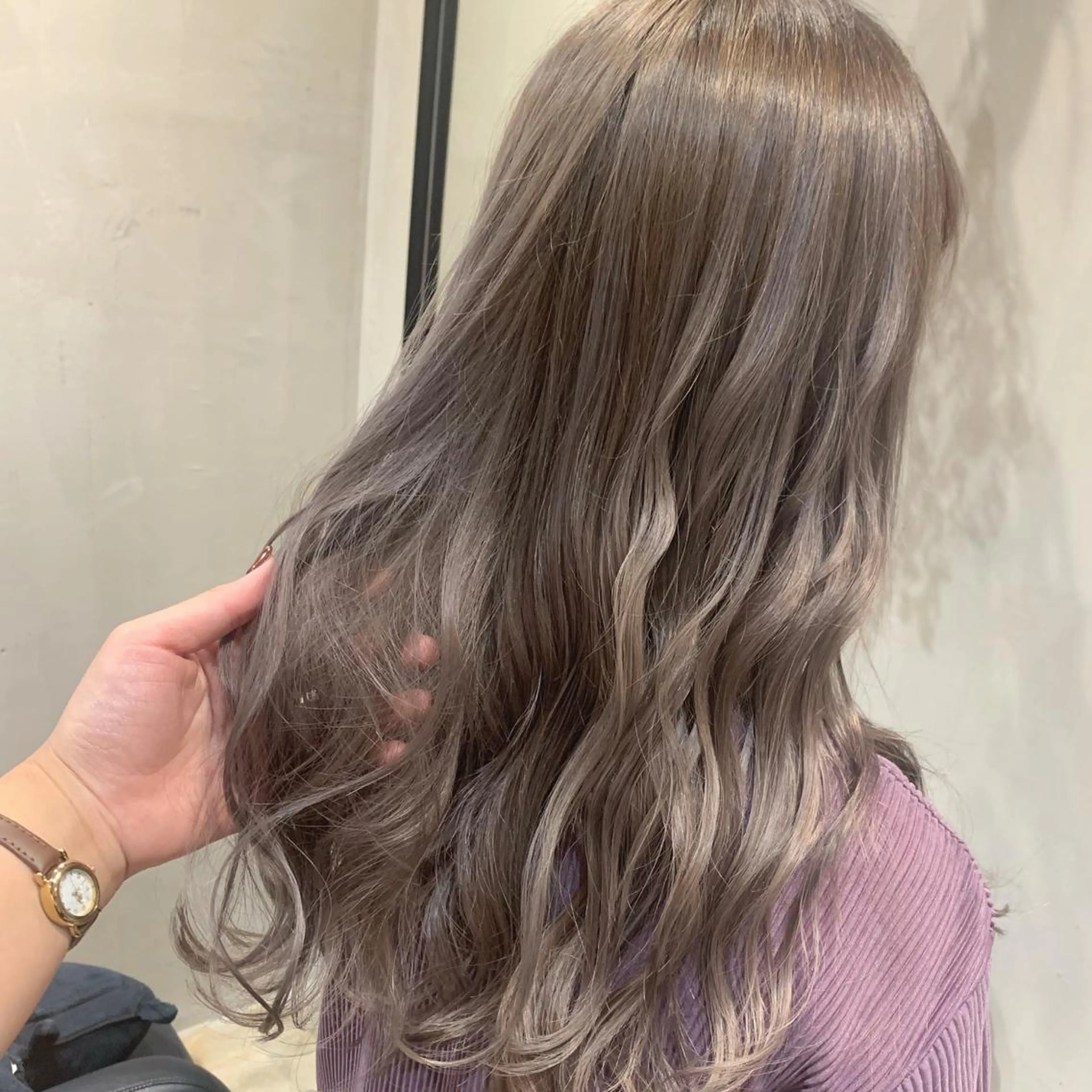 ロング LOUIS所属・LOUIS/RIKA /ハイトーンカラーのヘアスタイル