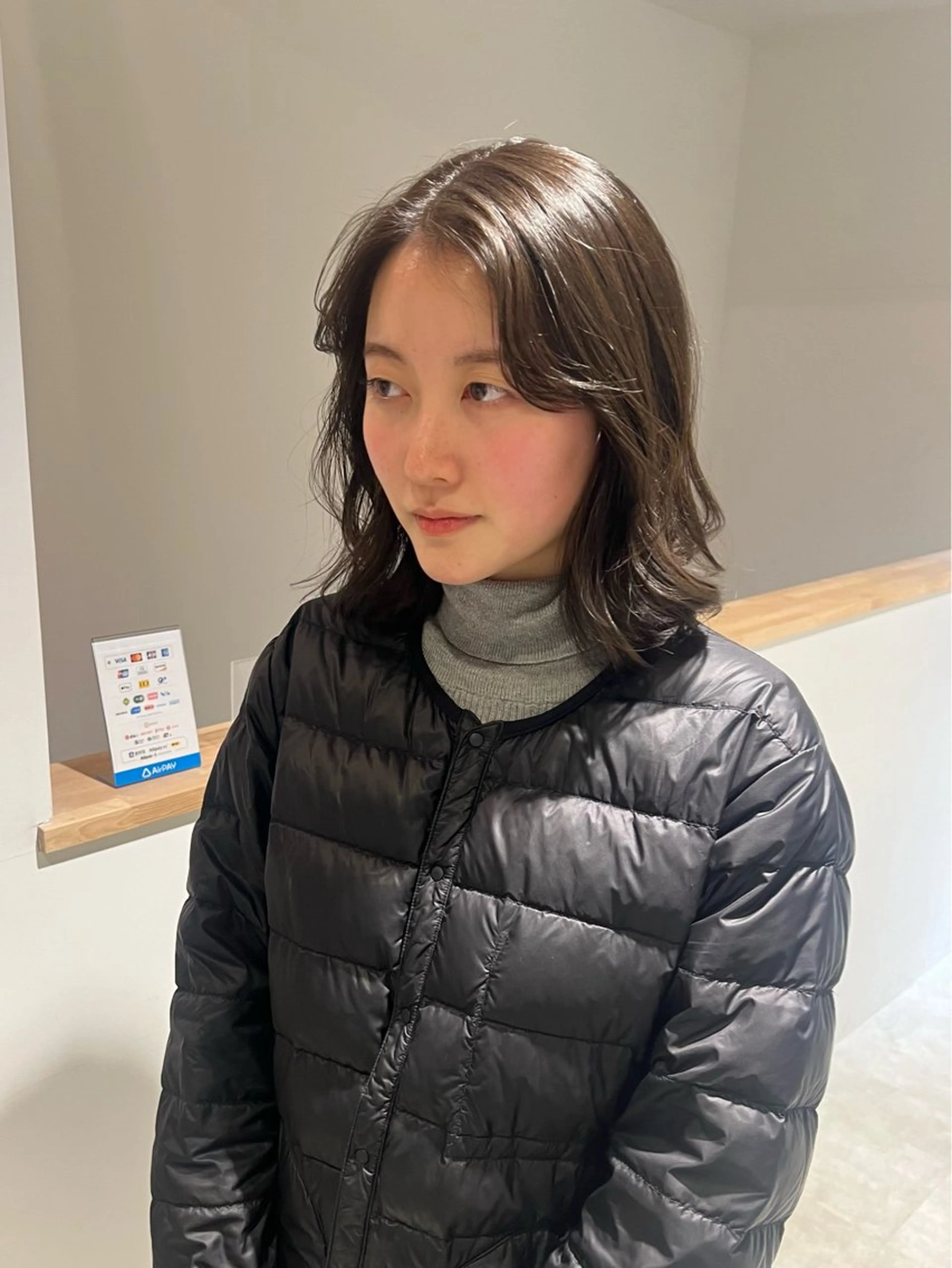 セミロング カラー ベージュカラー オリーブベージュ ヘアカラー io濱川 遥のヘアスタイル