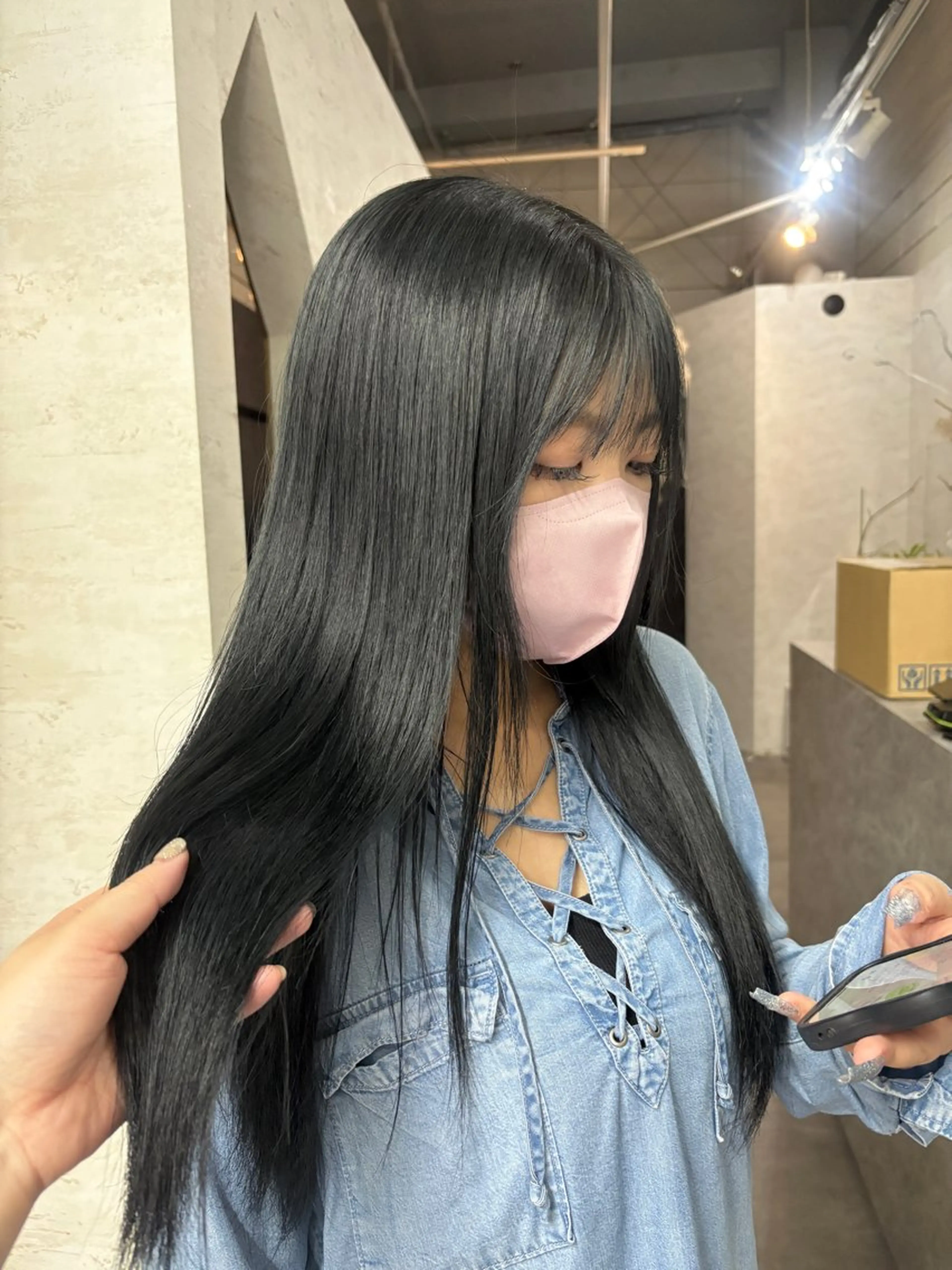 ロング カラー 黒髪 ブルーカラー ブルーブラック カット ヘアカラー トリートメント ブリーチなしカラー ダブルカラーエクステのヘアスタイル