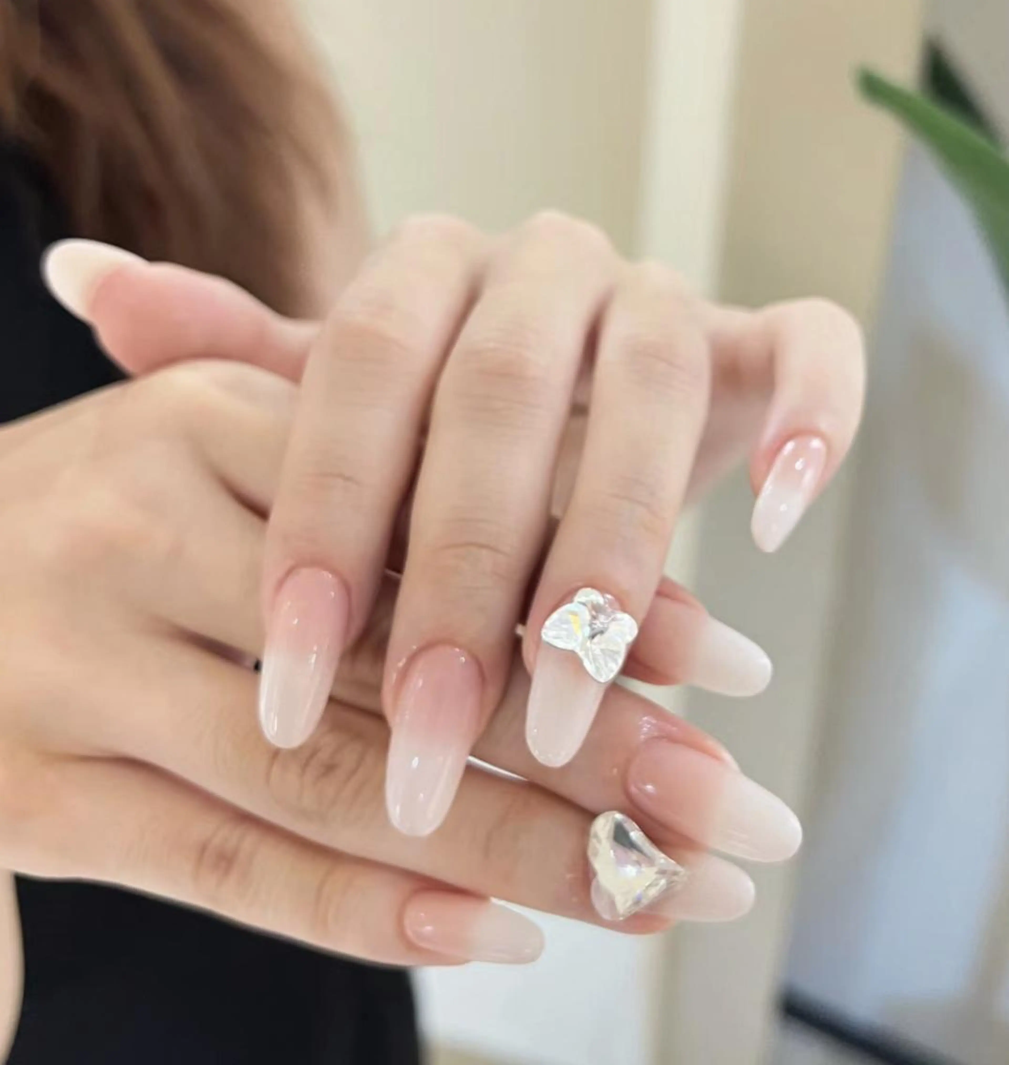 ネイル アートネイル 長さ出し ネイルチップ Queens ciciのネイルデザイン