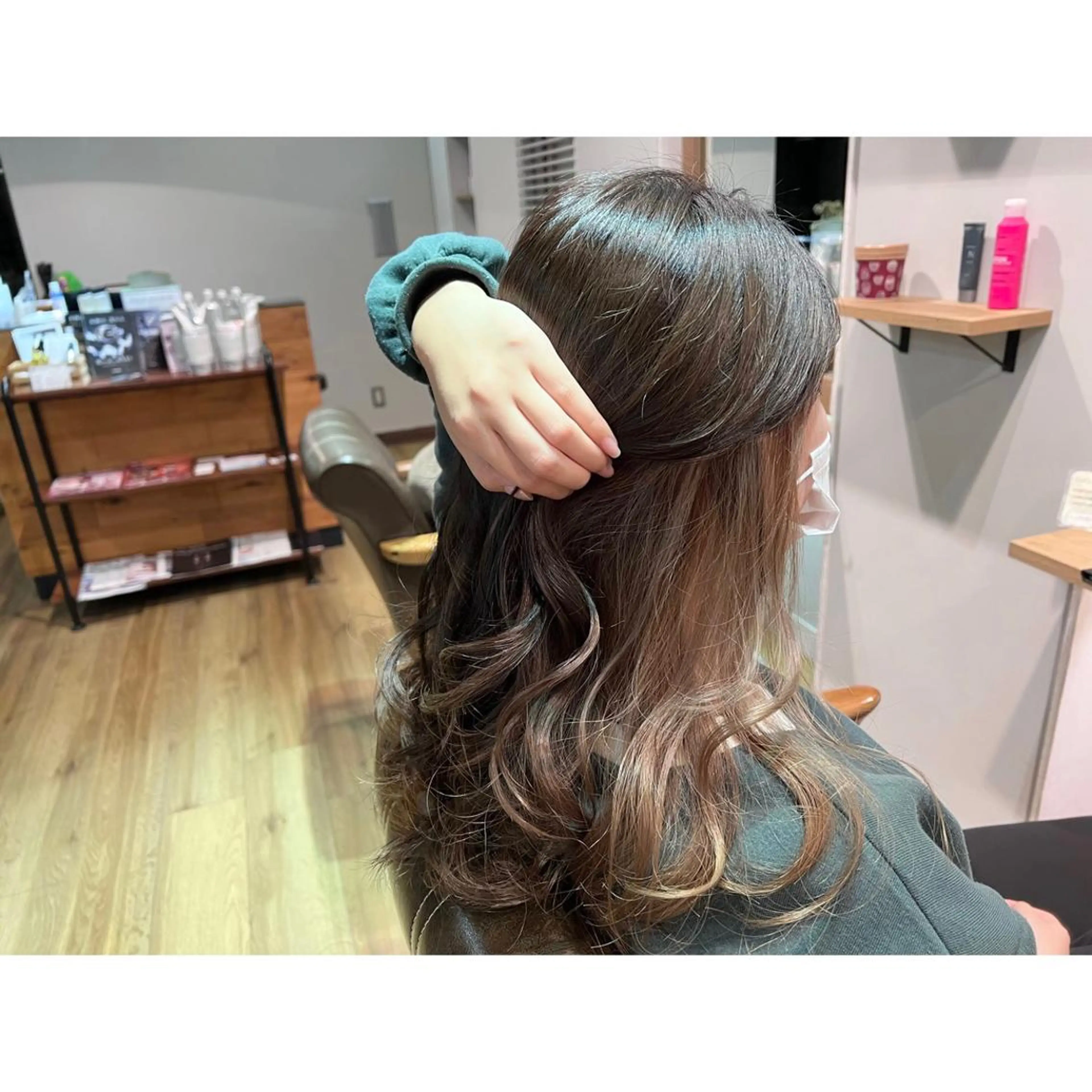 ロング カラー ベージュカラー ヘアカラー トリートメント ツキダテ ユイのヘアスタイル
