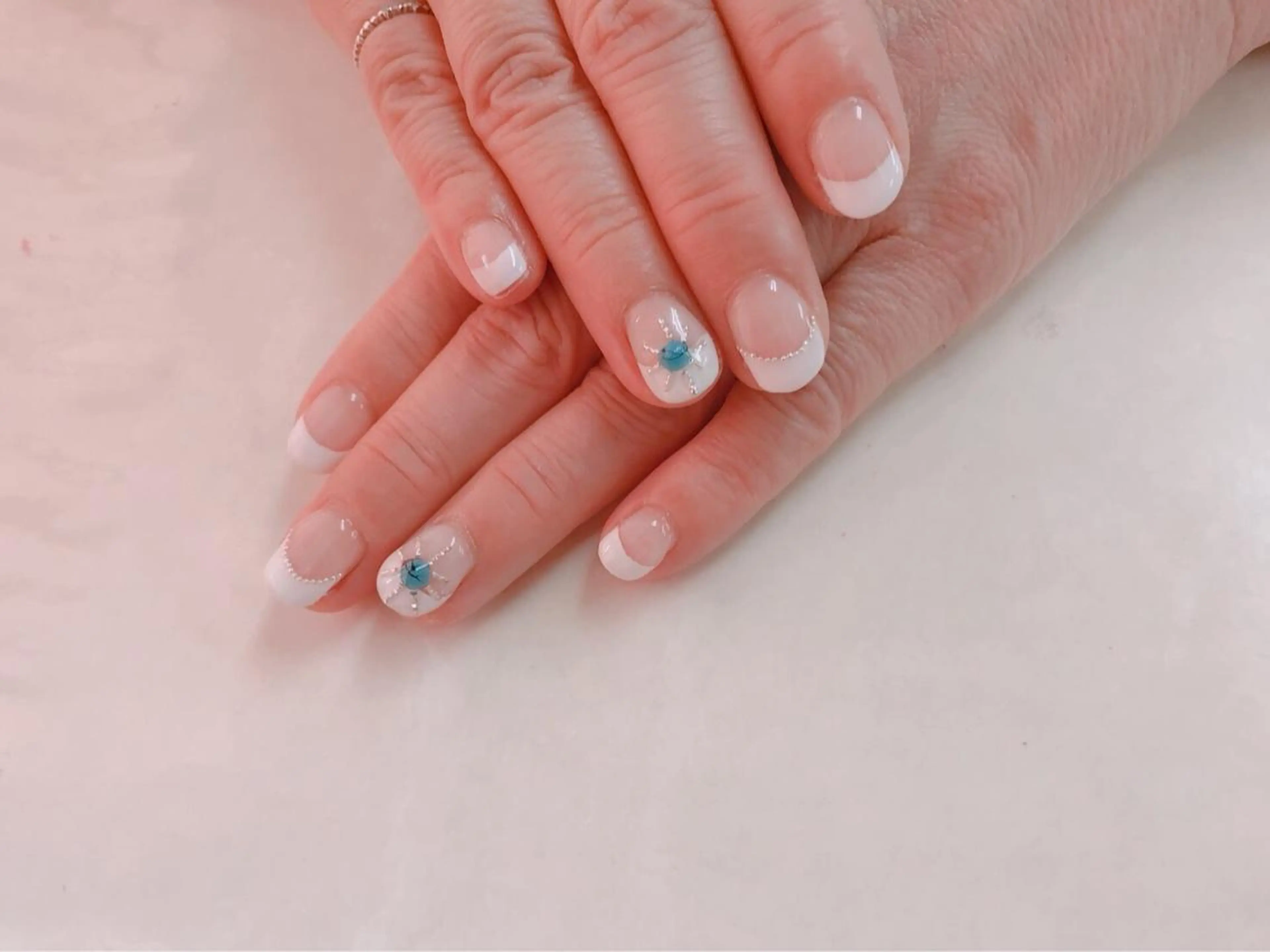 ネイル 指名支持率NO.1 スタイリストのヘアスタイル