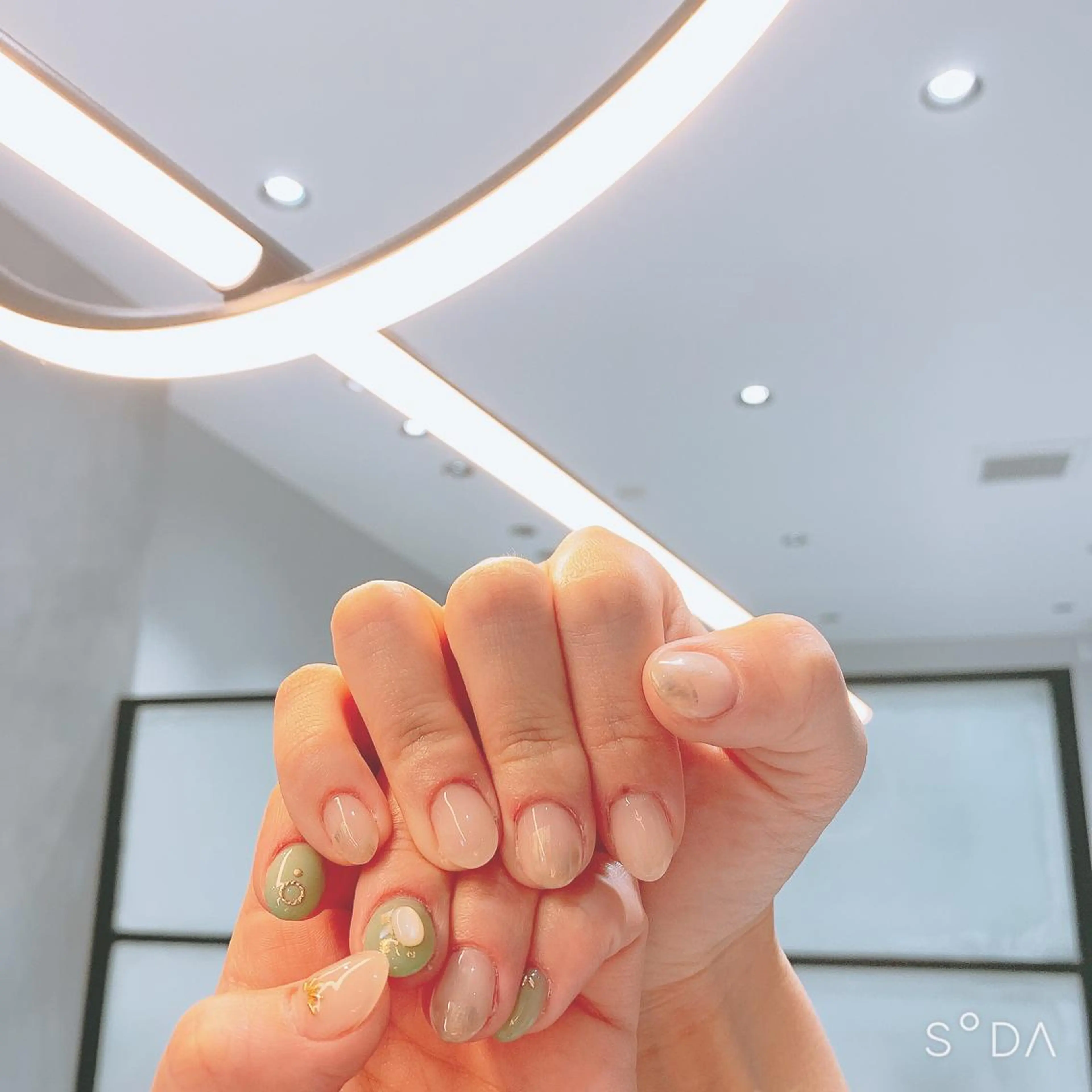 ネイル ピスタチオネイル Rena colore'のネイルデザイン