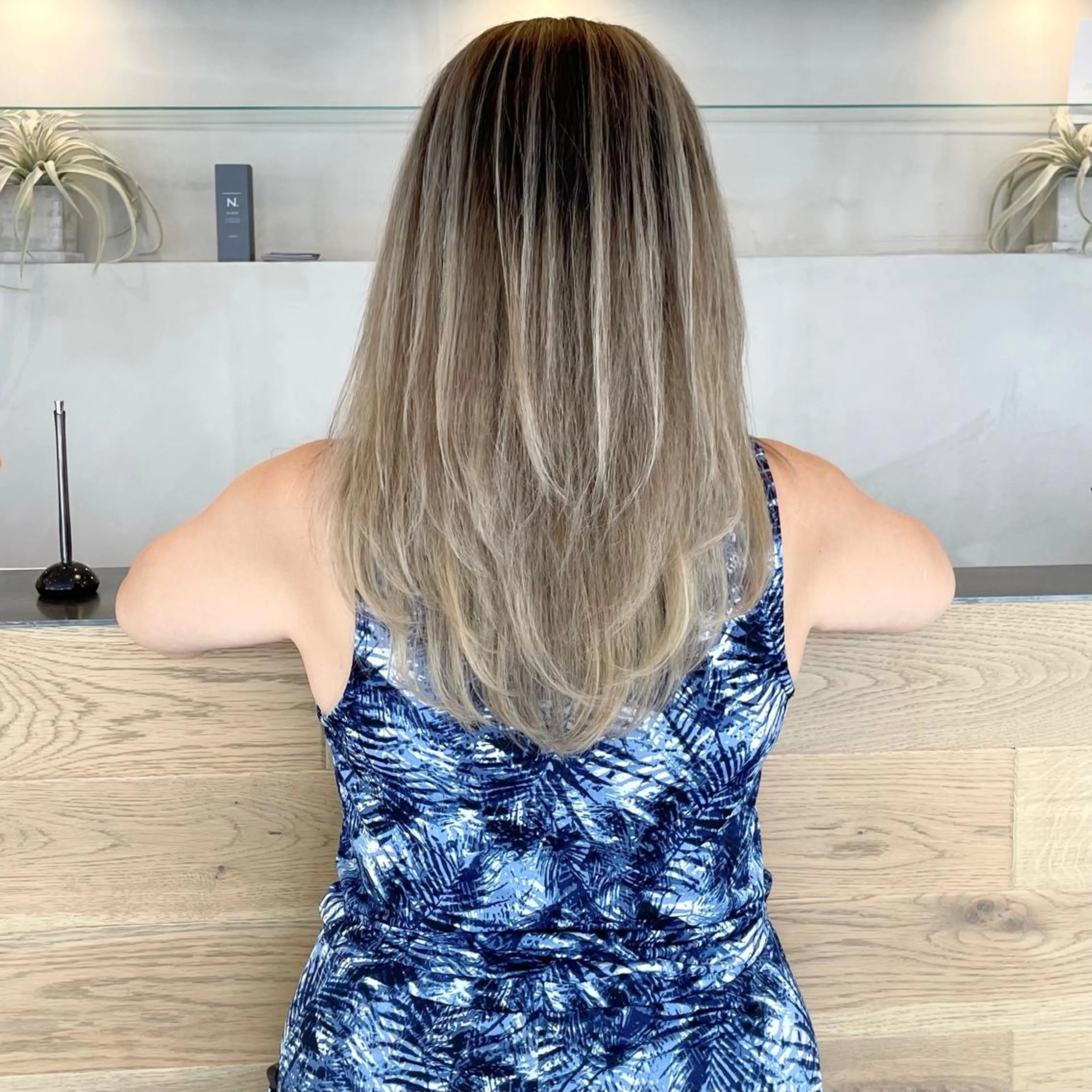 ミディアム カラー ヘアアレンジ バレイヤージュ デザインカラー ハイライトカラー 外国人風カラー ハイライト カット ヘアカラー トリートメント アンドウ ユウ/ レイヤーカット/韓国のヘアスタイル