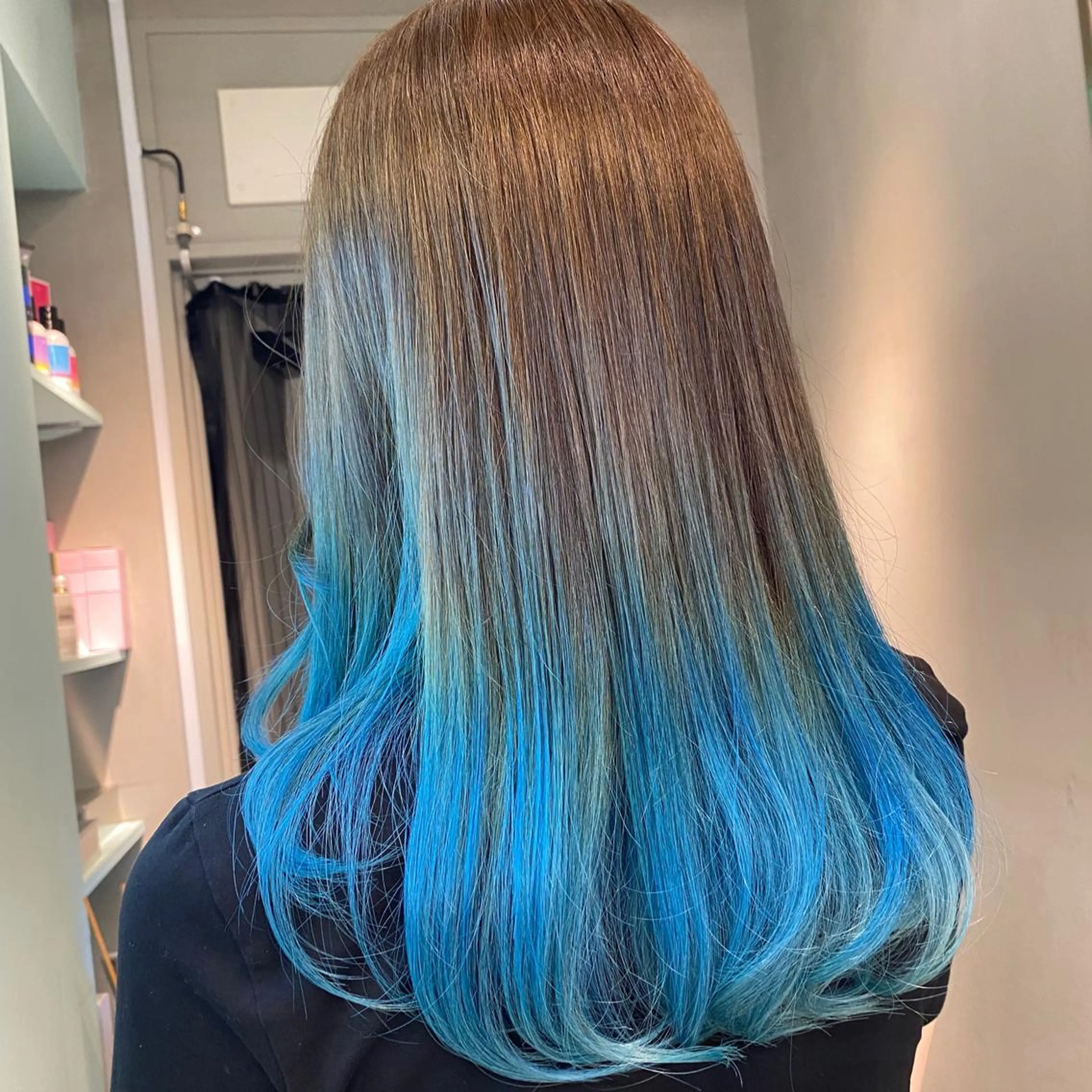 セミロング カラー 岡野 静華のヘアスタイル