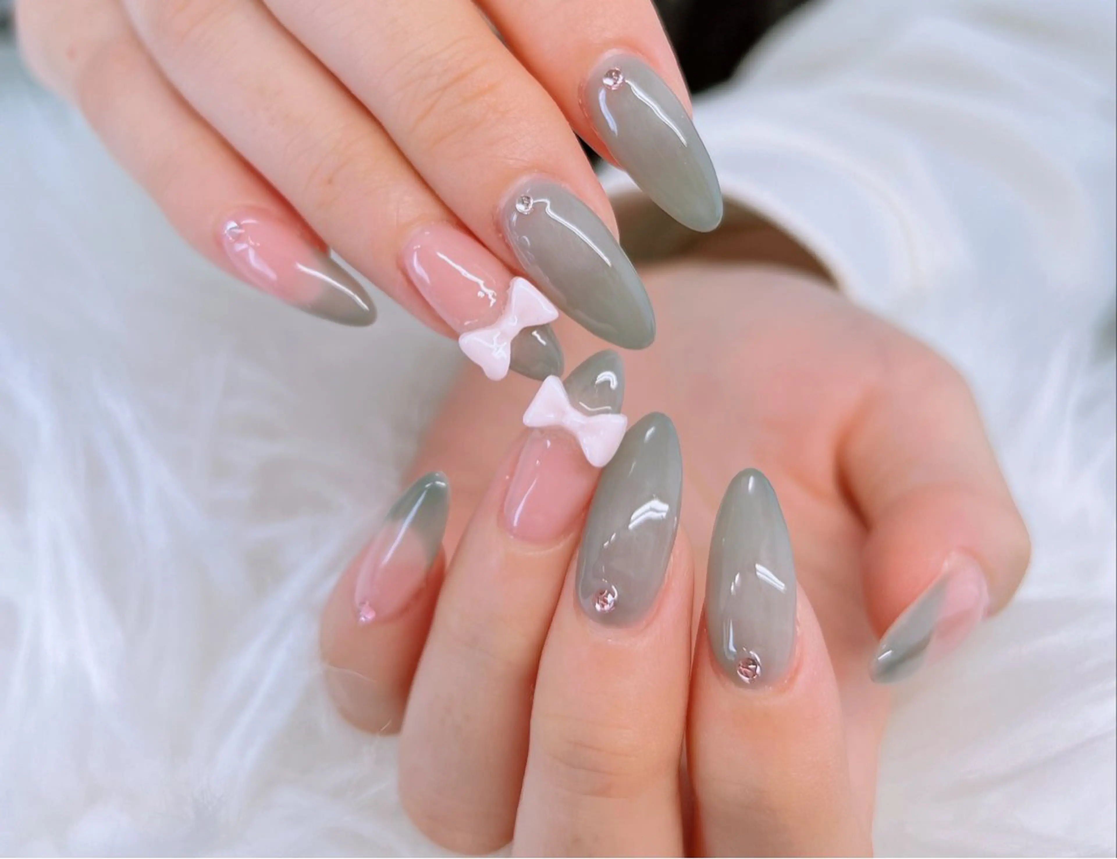 ネイル フレンチネイル キラキラネイル 韓国ネイル マグネットネイル 持ち込み ハンドネイル Lee _nailのネイルデザイン