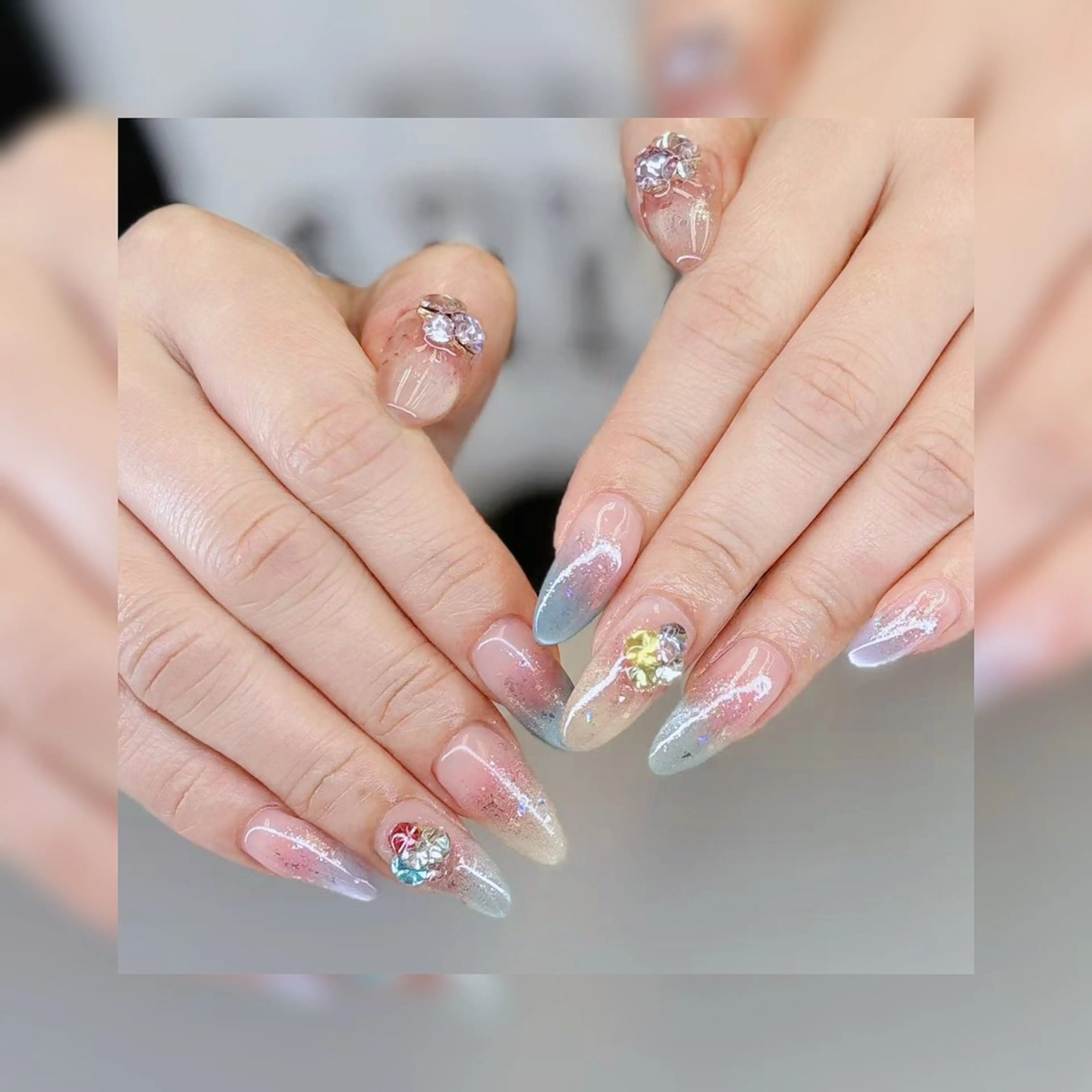 ネイル ハンドネイル フットネイル ハンドケア AngelChris ビューティーサロンのネイルデザイン