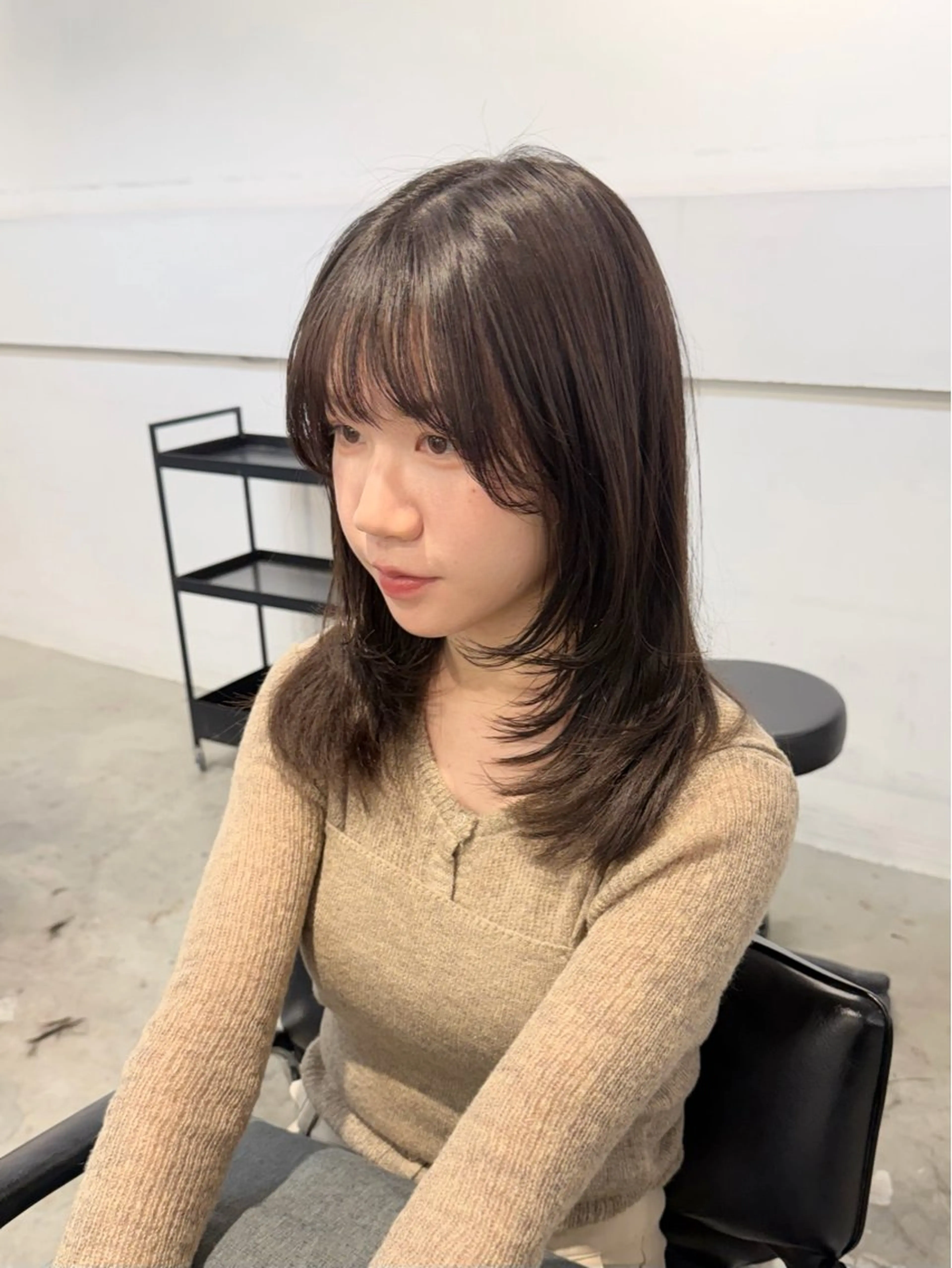 ミディアム SAKI 新宿のヘアスタイル