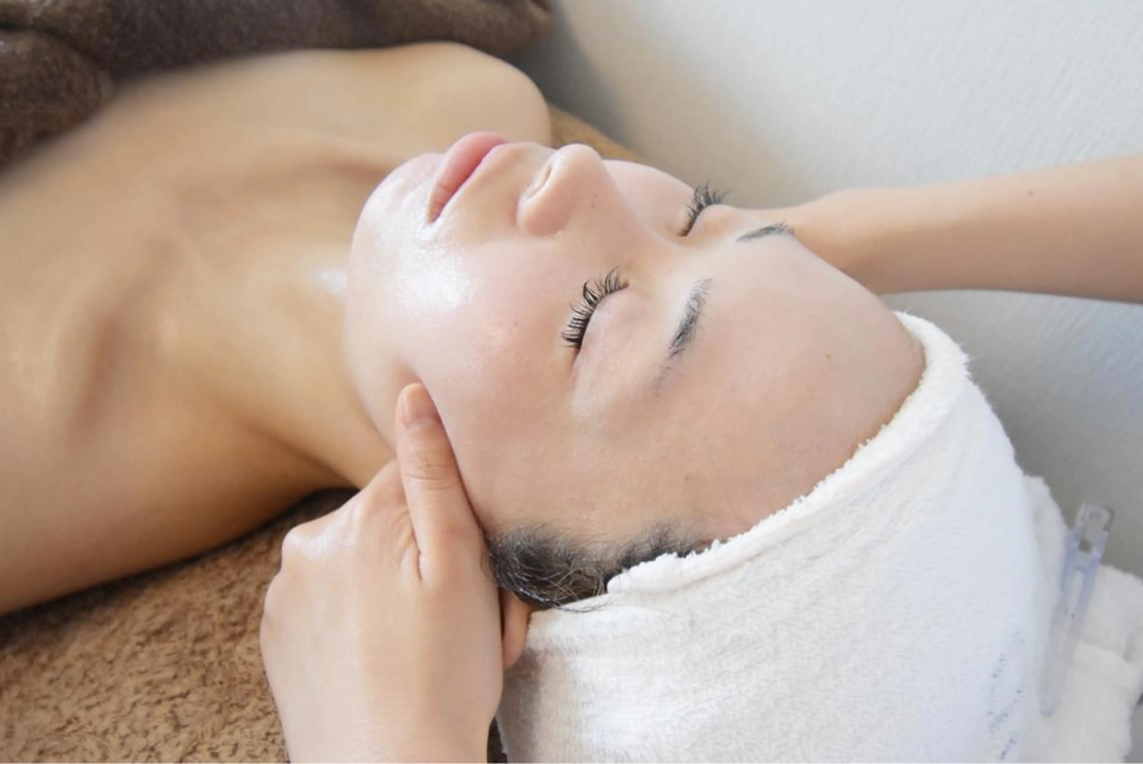 💆‍♀️お手軽人気コース☆デコルテリンパケア、小顔マッサージ付💆‍♀️『アドバンスコース+エイジングケア』の写真