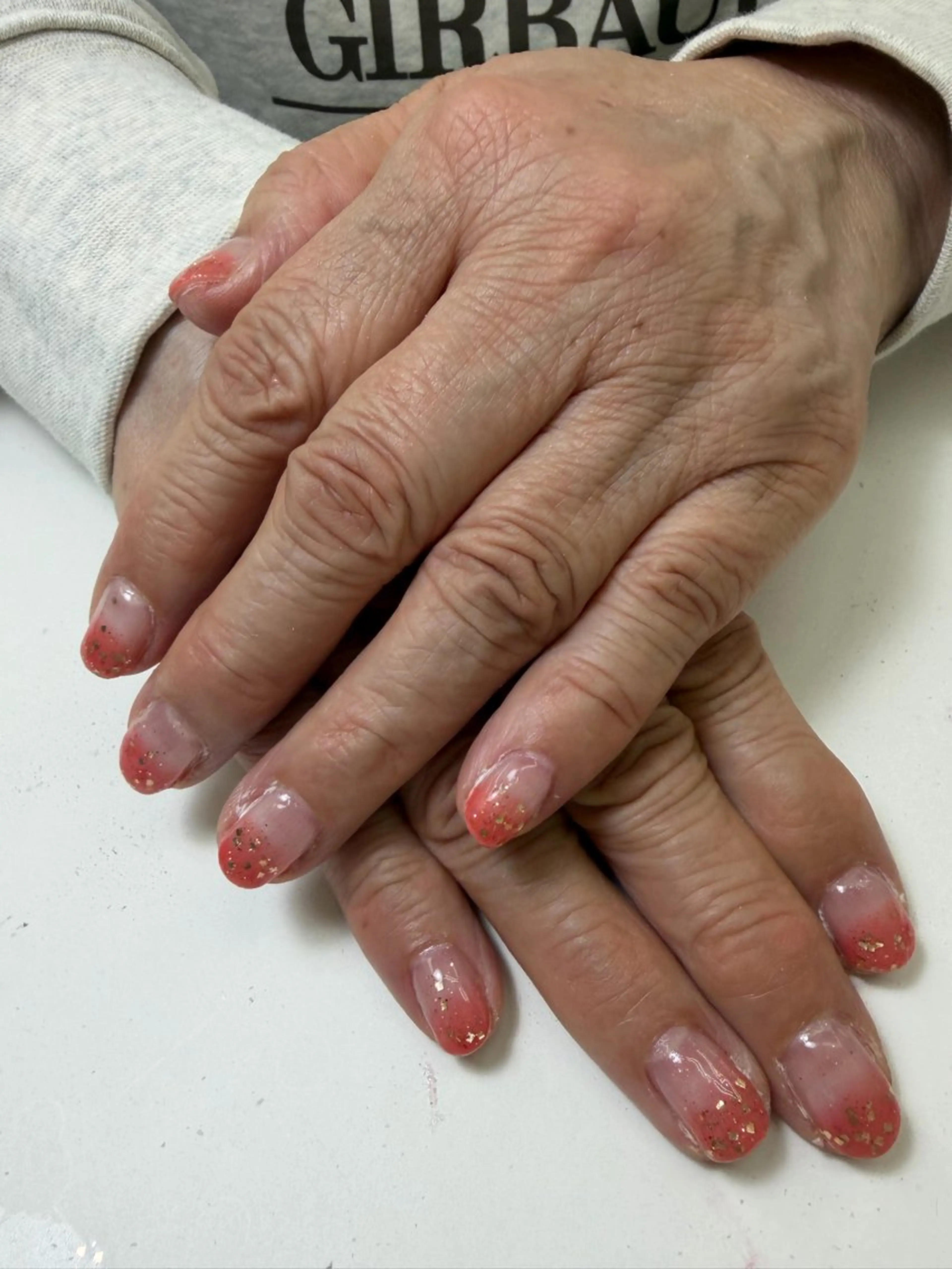 ネイル グラデーション ラメ(グリッター) クイーンステラ所属・眞鍋 歩のネイルデザイン