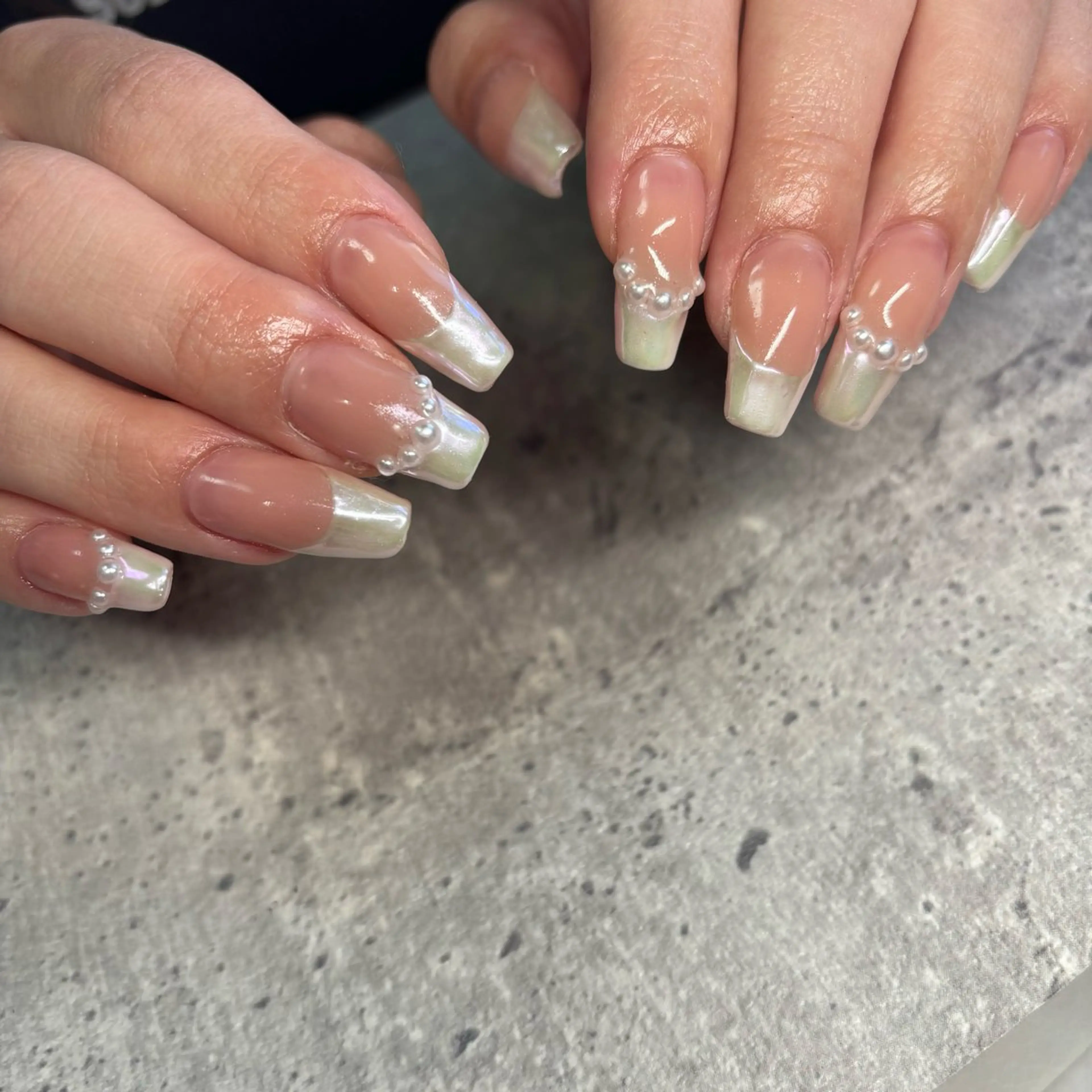 ネイル アートネイル オーロラネイル フレンチネイル キラキラネイル ロングネイル ハンドネイル RE💟N.NAIL ラテン系お姉さんのネイルデザイン