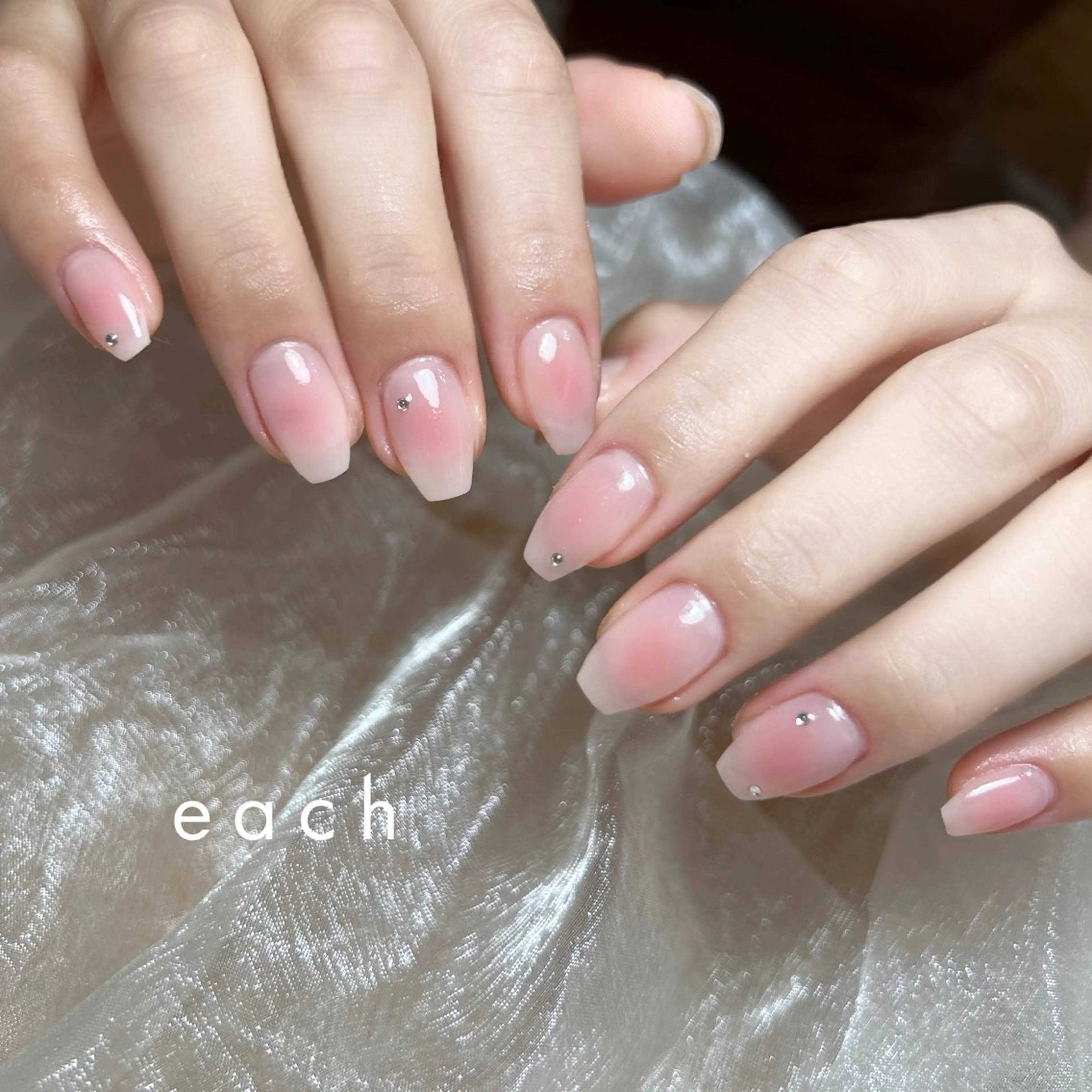 ネイル チークネイル 𝒆𝒂𝒄𝒉 kanako 🕊のネイルデザイン