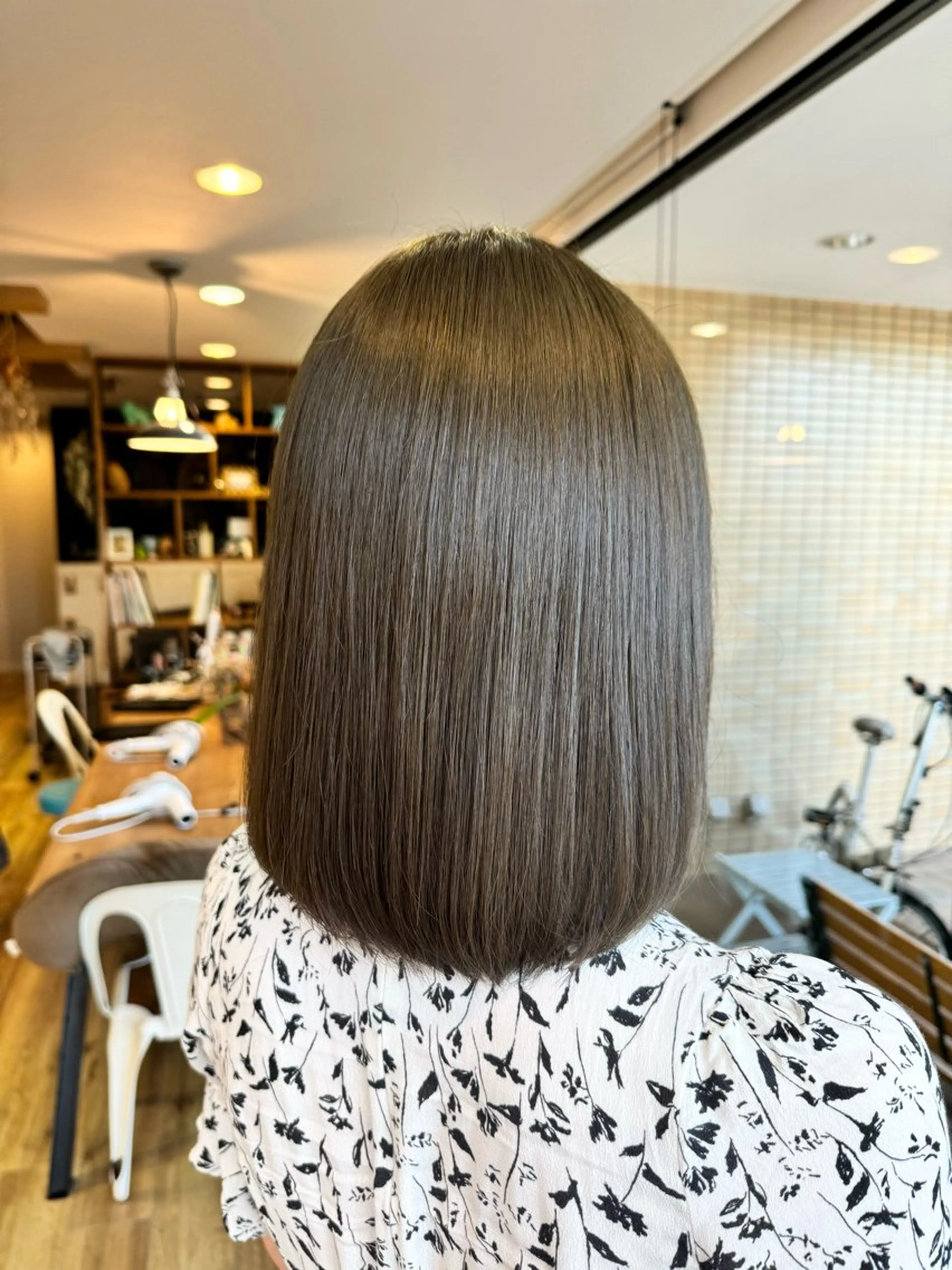ミディアム カラー ベージュカラー オリーブベージュ ヘアカラー トリートメント ツキダテ ユイのヘアスタイル