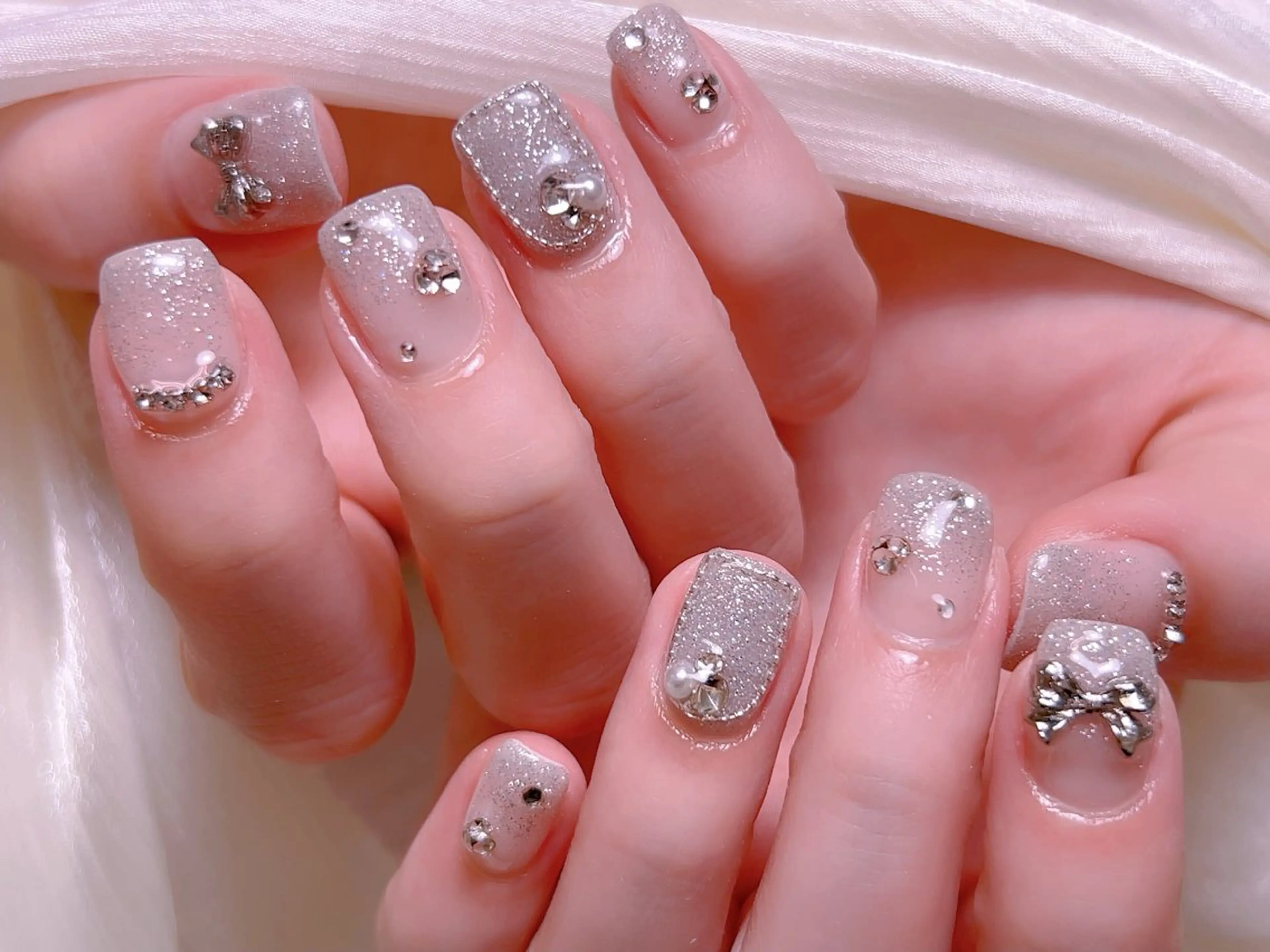 ネイル アートネイル フレンチネイル ジェルネイル グラデーション 韓国ネイル ハンドネイル 【長さ出し】 IRIS NAILのネイルデザイン