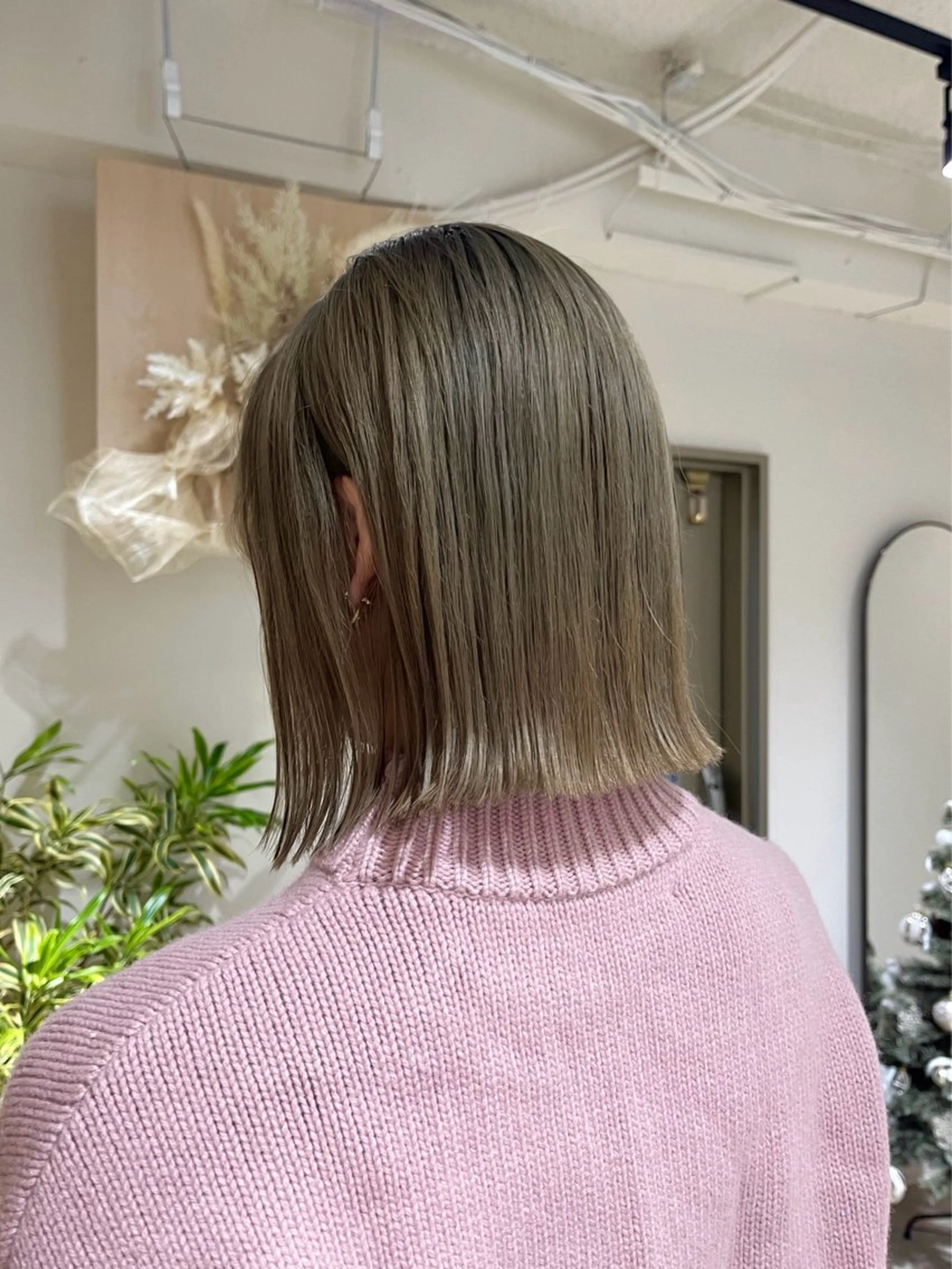 ショート カラー ベージュカラー ブリーチ ホワイトベージュ カット ヘアカラー KANO🌷 ブリーチなしカラーのヘアスタイル