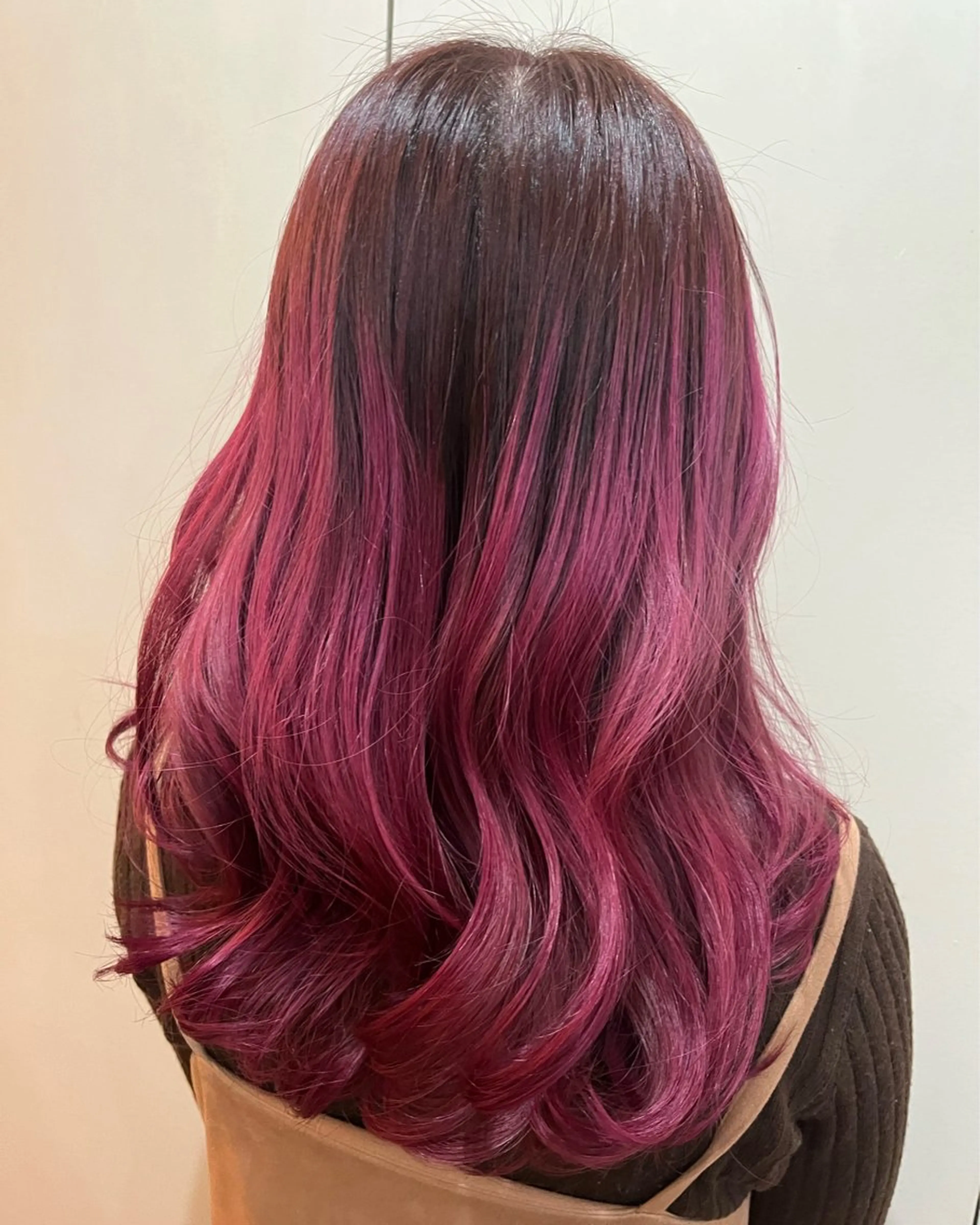 セミロング カラー ブリーチ ツートーンカラー ショートウルフ💚 レイヤー/井上翔のヘアスタイル