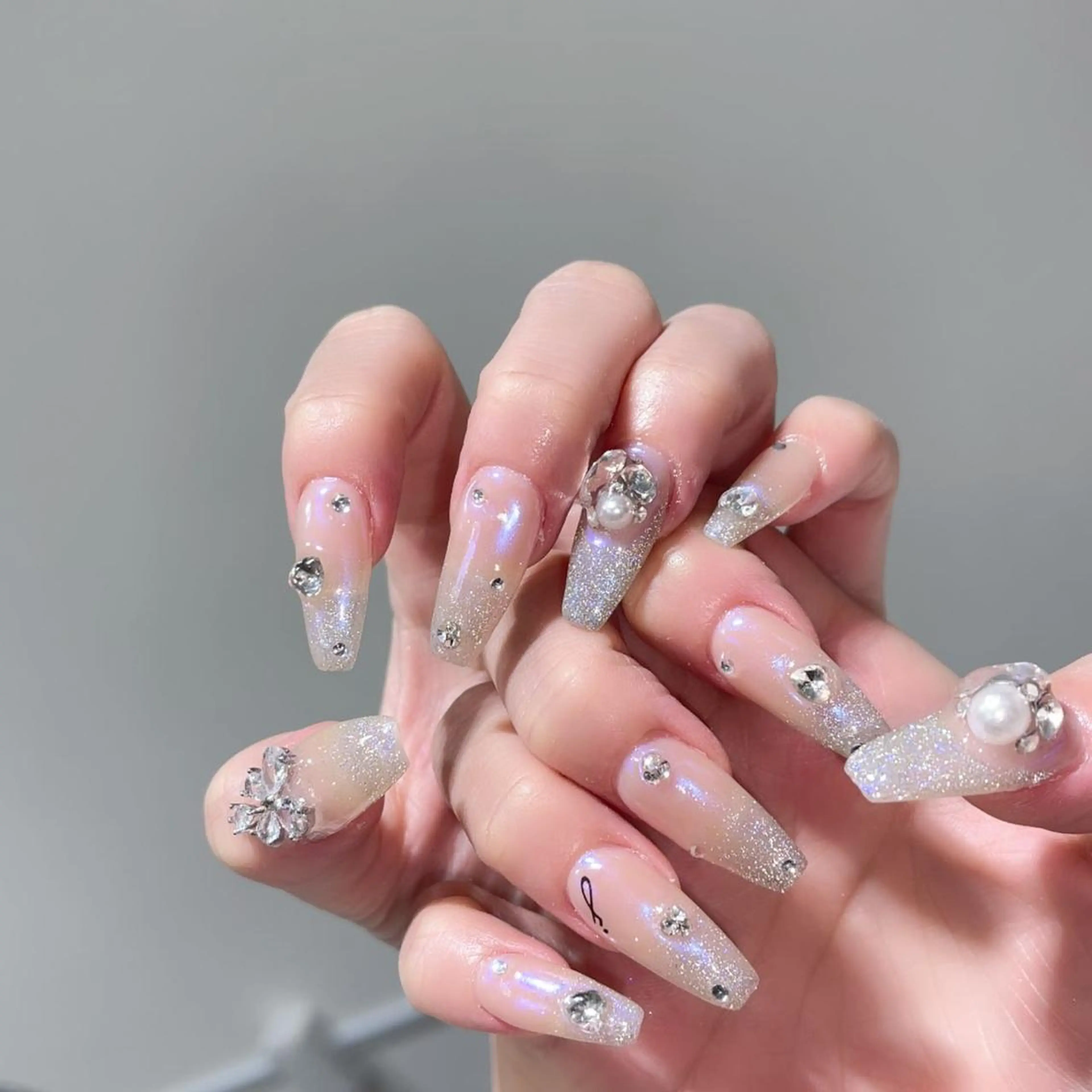 ネイル アートネイル 長さ出し ネイルチップ Queens テイのネイルデザイン