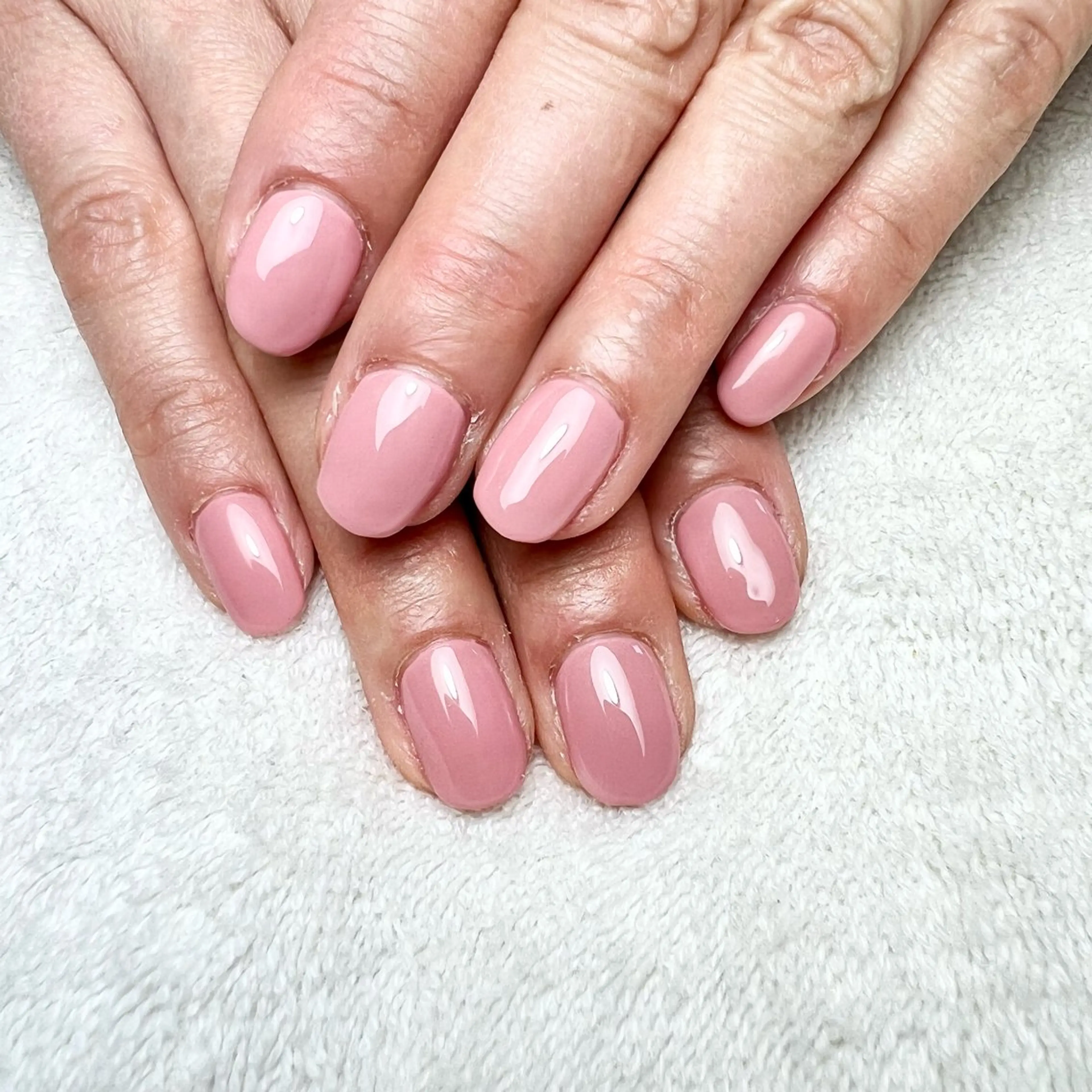 ネイル オフィスネイル ワンカラーネイル シンプルネイル ハンドネイル COCO+所属・COCO +のエステ・リラクイメージ