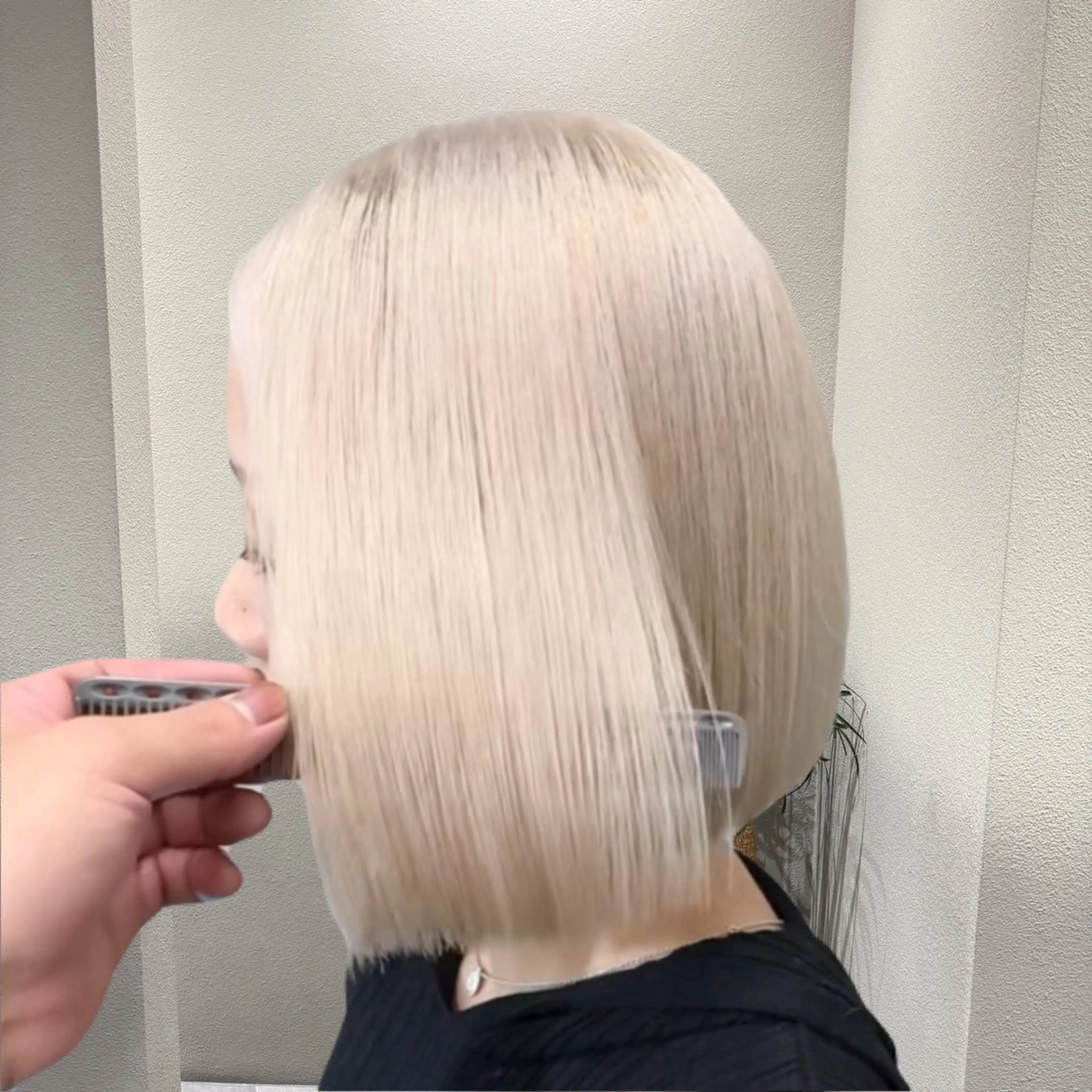 ショート カラー ベージュカラー ブリーチ ケアブリーチ ハイトーンカラー ホワイトベージュ ヘアカラー トリートメント ヘアセット ✨ブリーチ支持No1 複雑履歴修正/舘岡のヘアスタイル