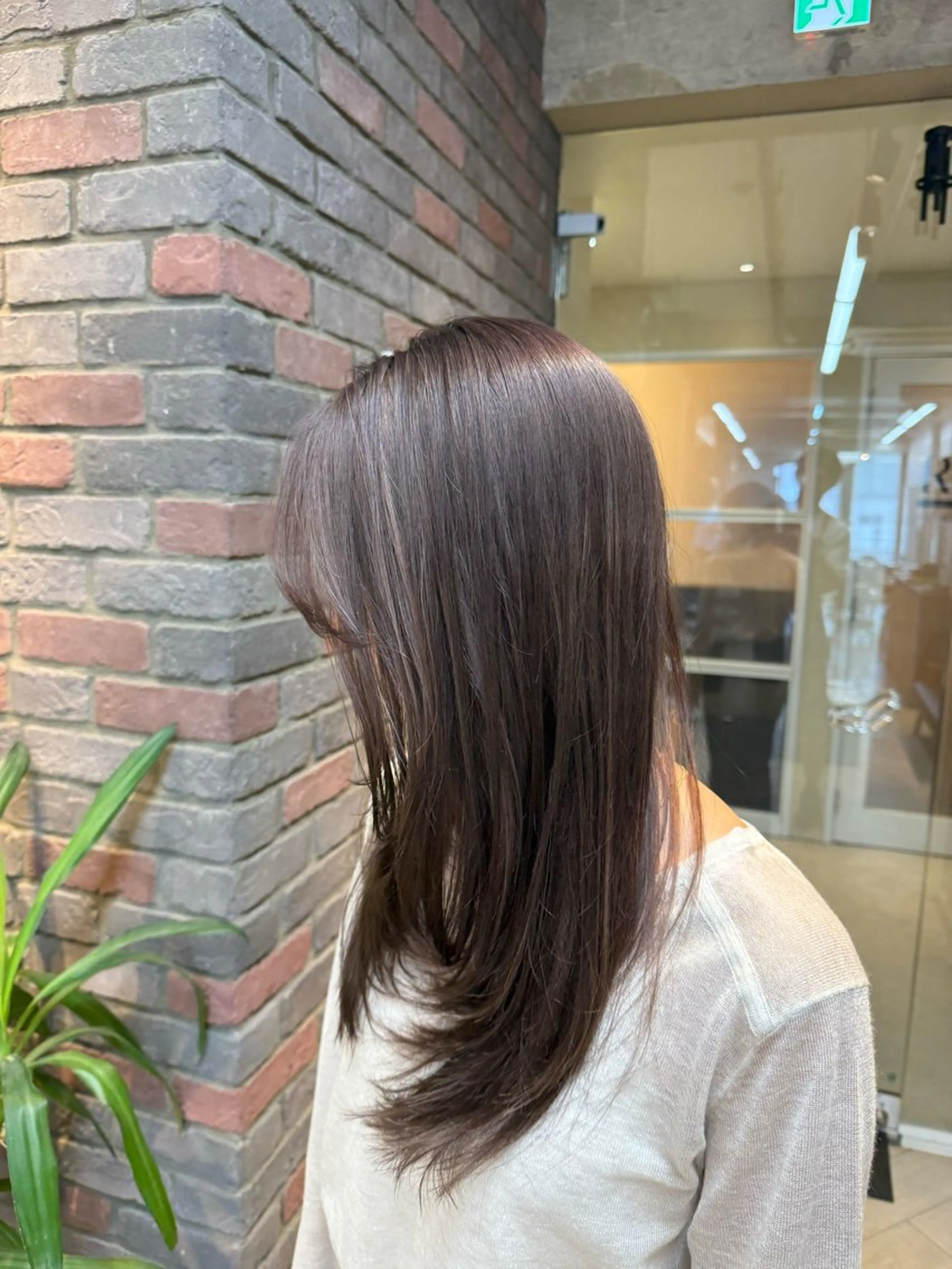 セミロング カラー ブラウンカラー ラベンダーカラー ラベンダーブラウン カット ヘアカラー 吉川 慶斗のヘアスタイル