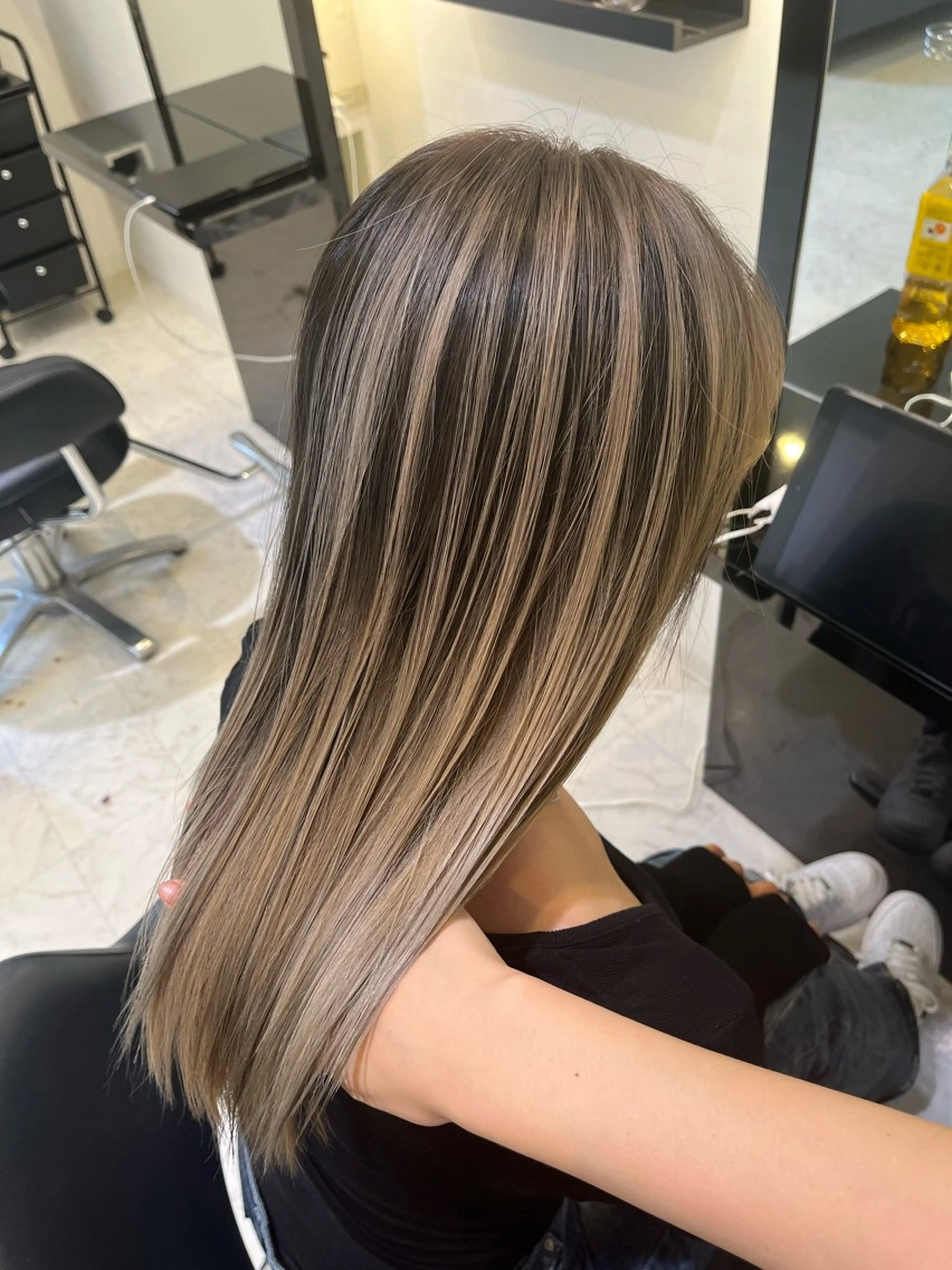 ミディアム カラー che're AMIE所属・山中 真紫のヘアスタイル