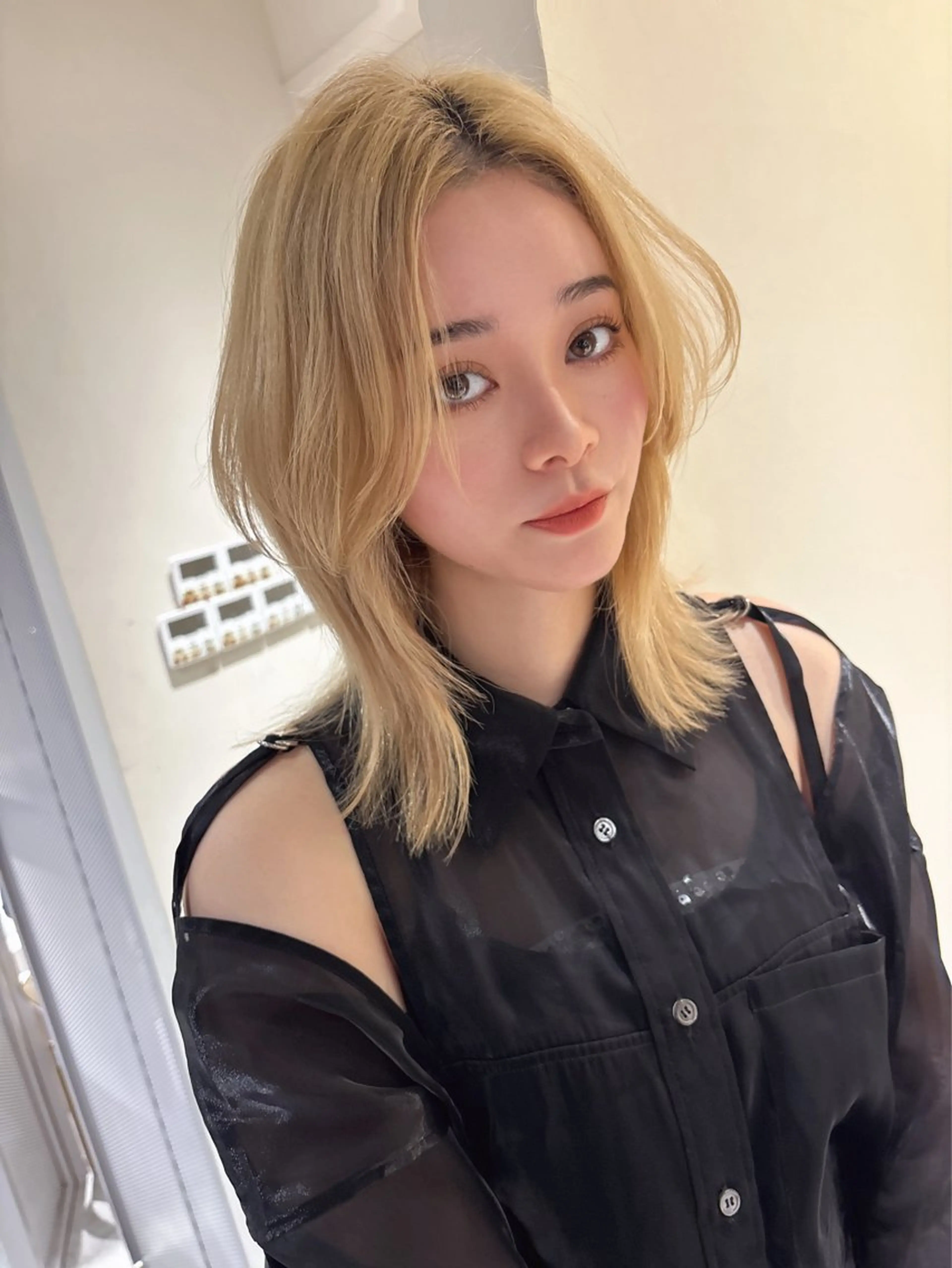 ミディアム カラー ハイトーンヘア れおん🌙のヘアスタイル