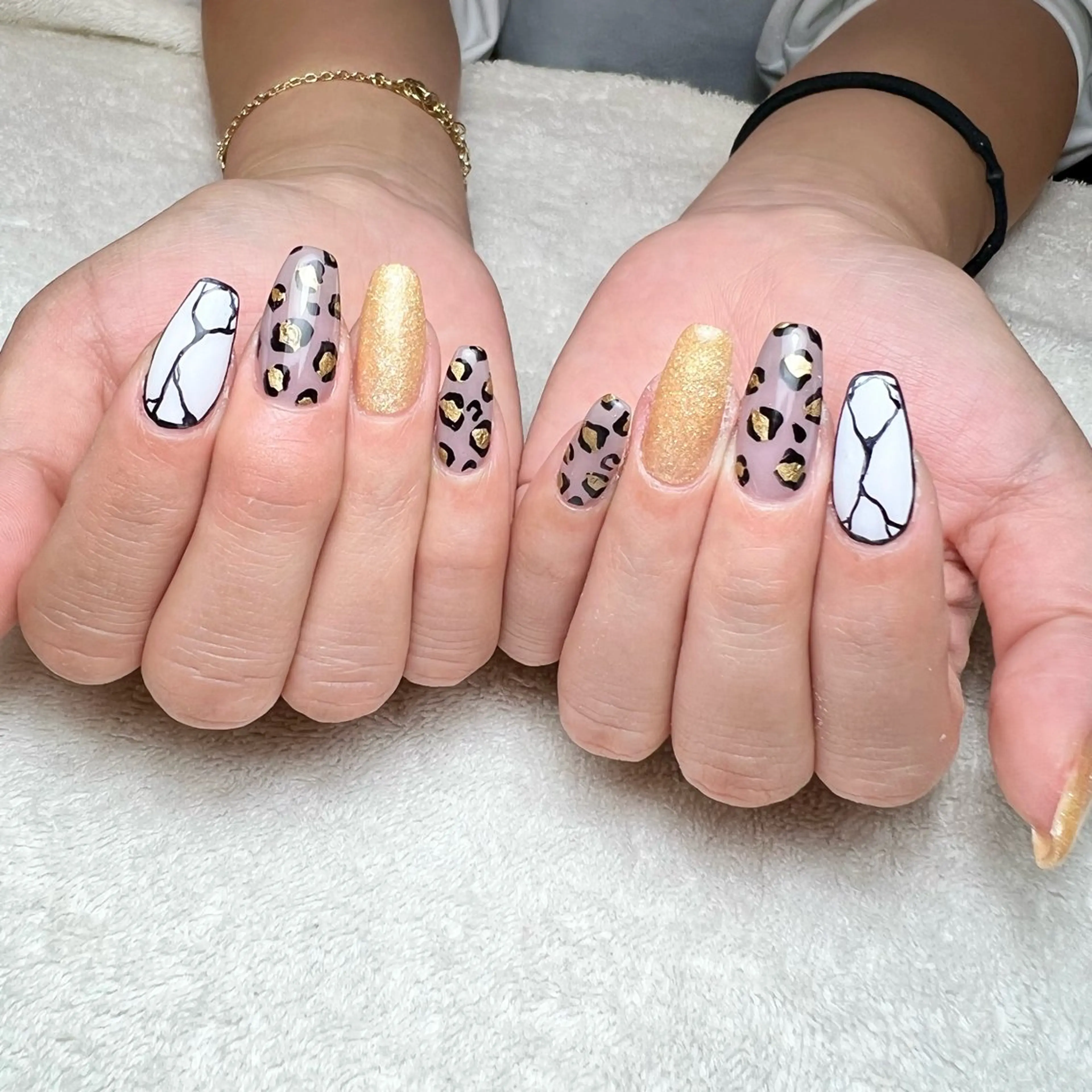 ネイル アニマル柄 大理石ネイル(マーブル) 冬ネイル ハンドネイル COCO+所属・COCO +のエステ・リラクイメージ