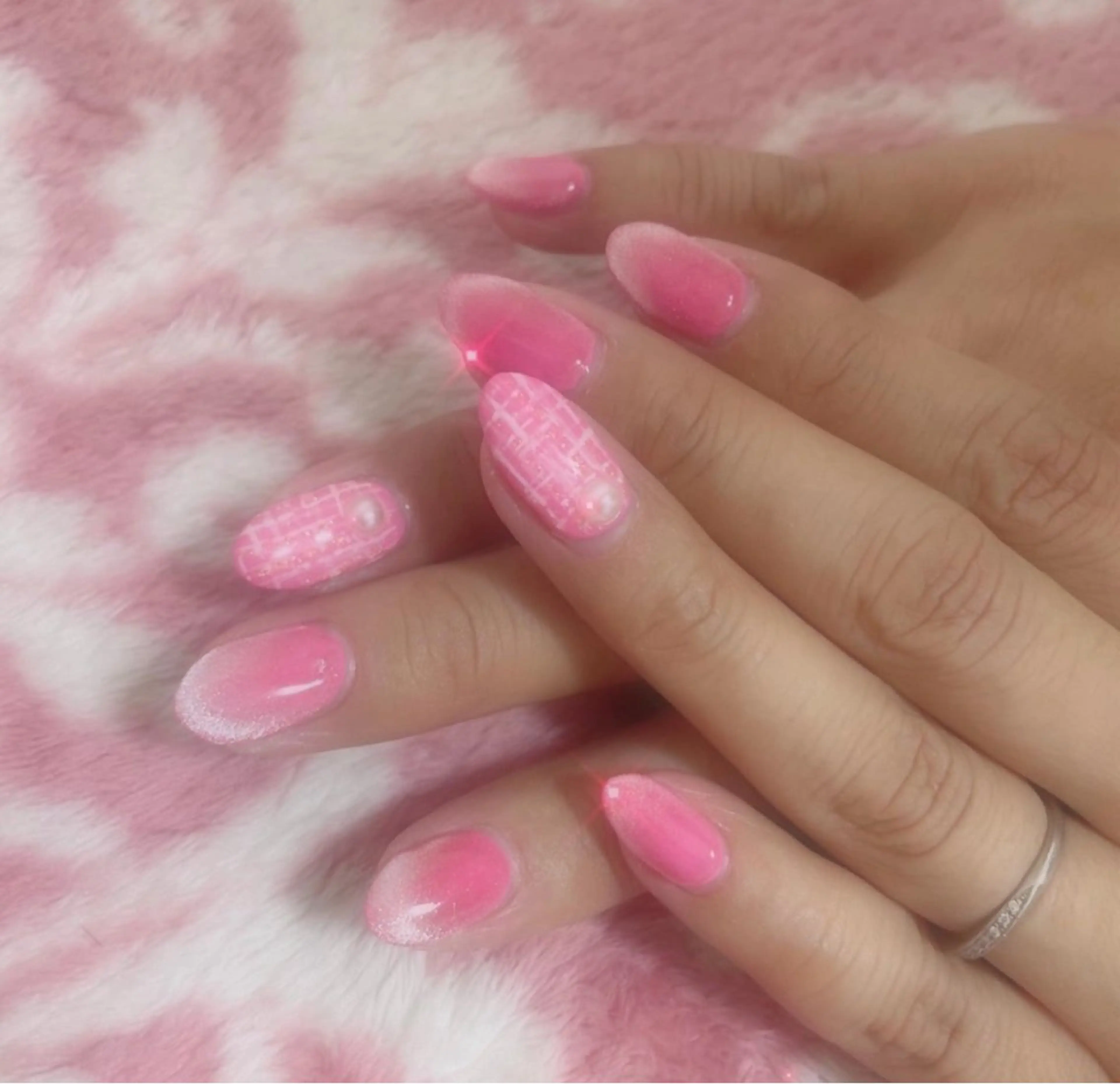 ネイル ピンク ツイードネイル Megumi Sakuraiのネイルデザイン