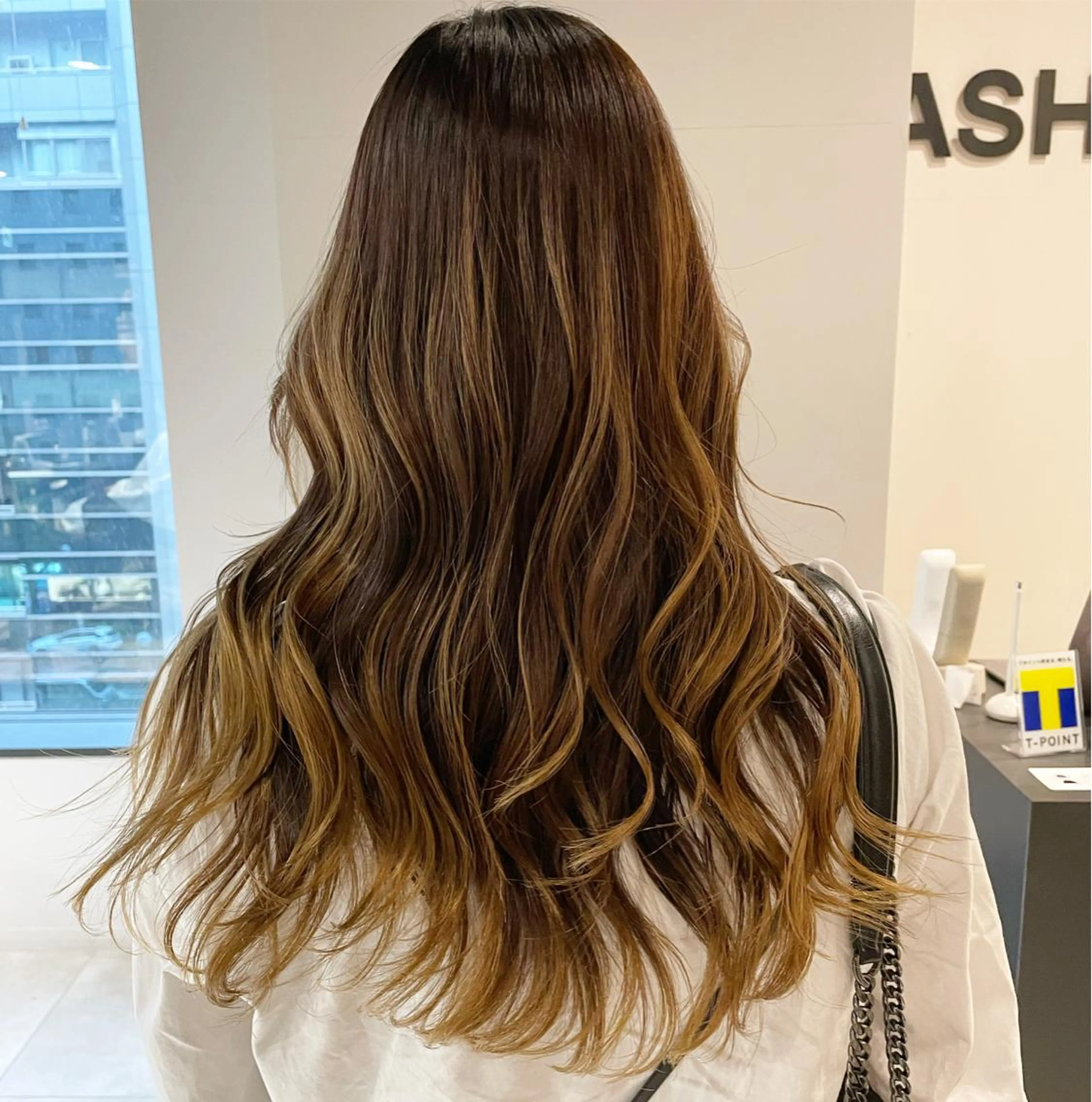 ミディアム カラー バレイヤージュ レイヤーカット ヘアカラー トリートメント ブリーチ👩‍🦳/ ‪✂︎MANAMIのヘアスタイル