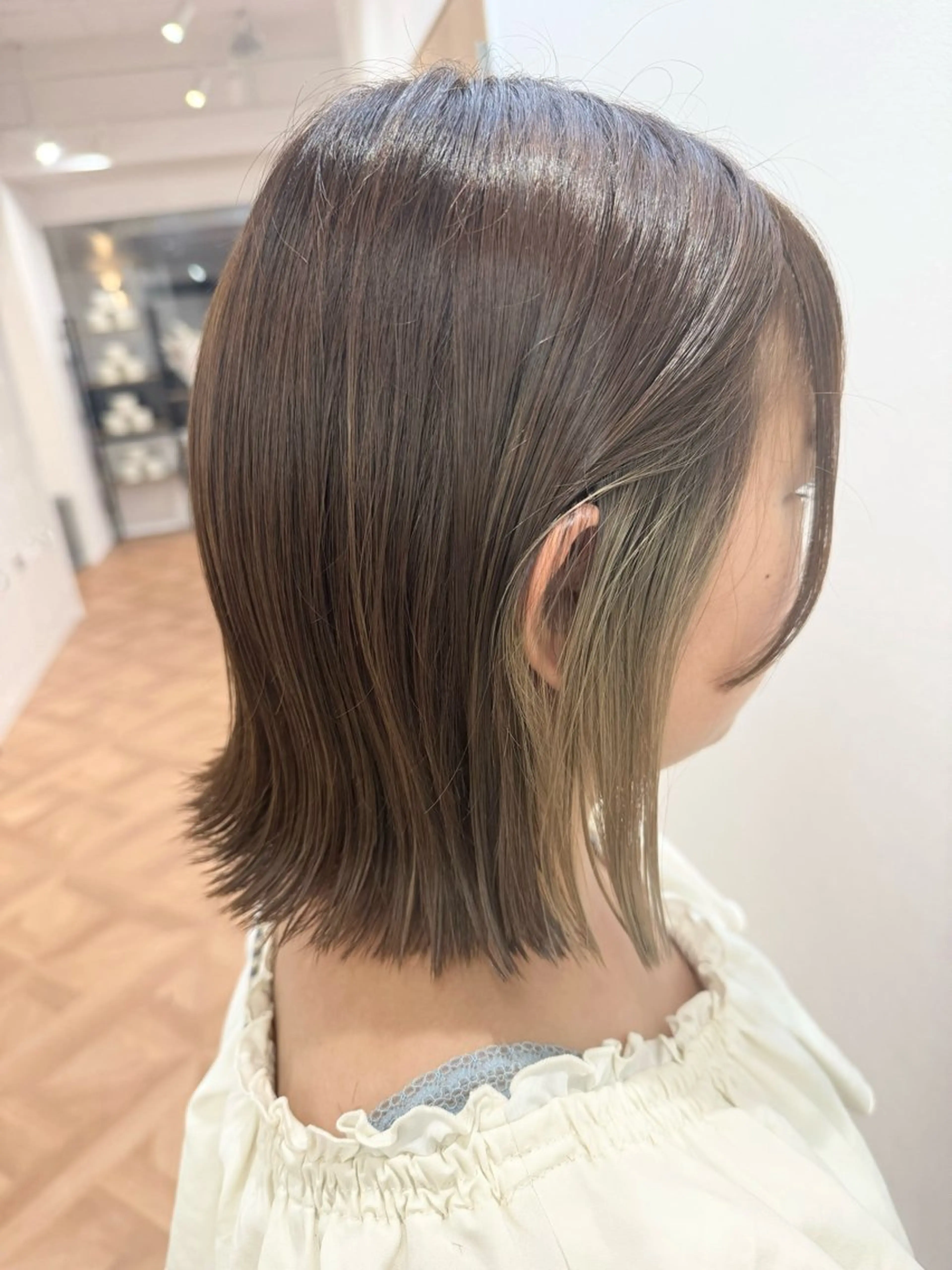 ミディアム カラー ベージュカラー インナーカラー ミルクティーベージュ カット ヘアカラー 佐々木 有彩のヘアスタイル