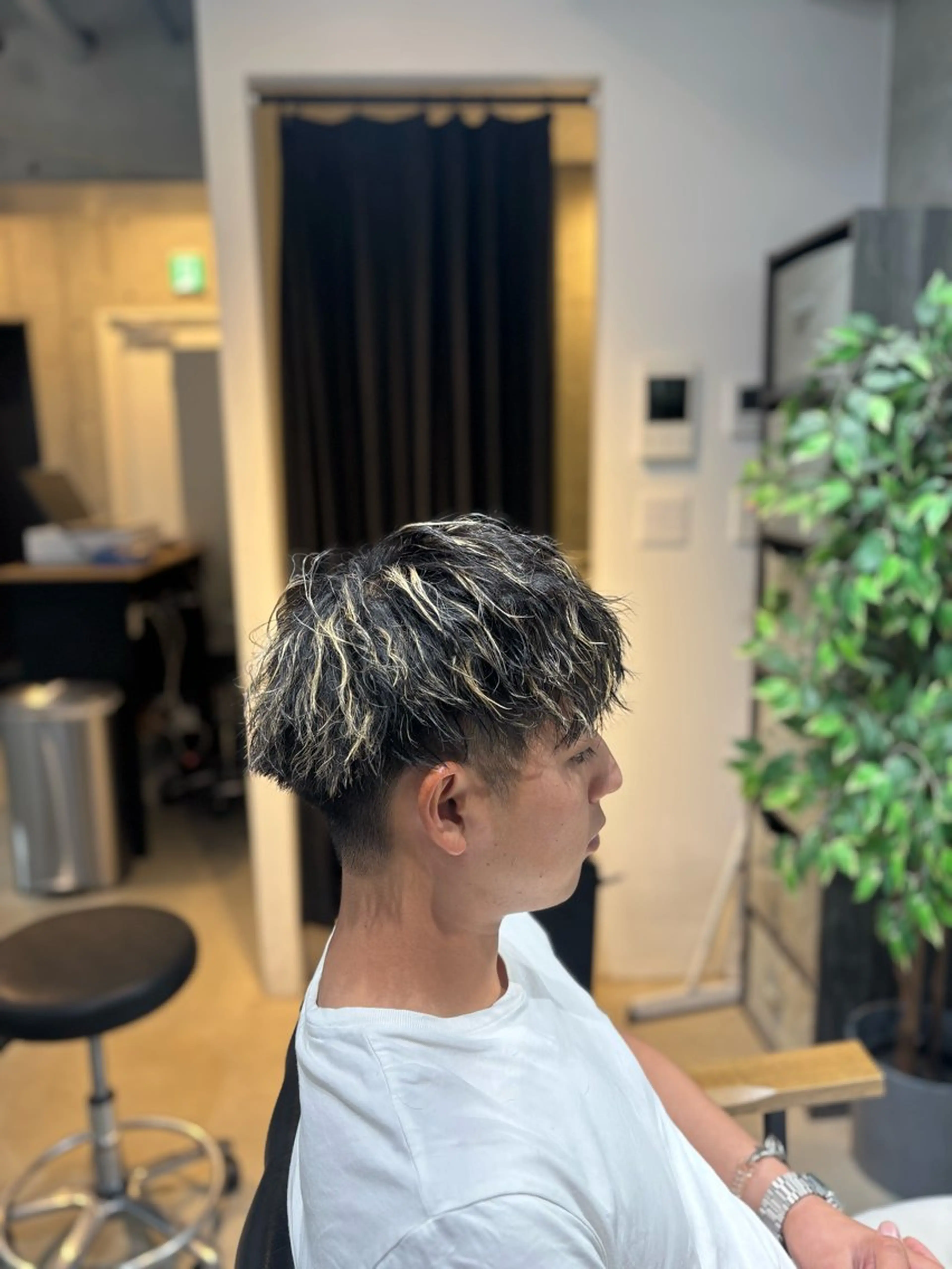 メンズカット＋メッシュカラー＋パーマの写真