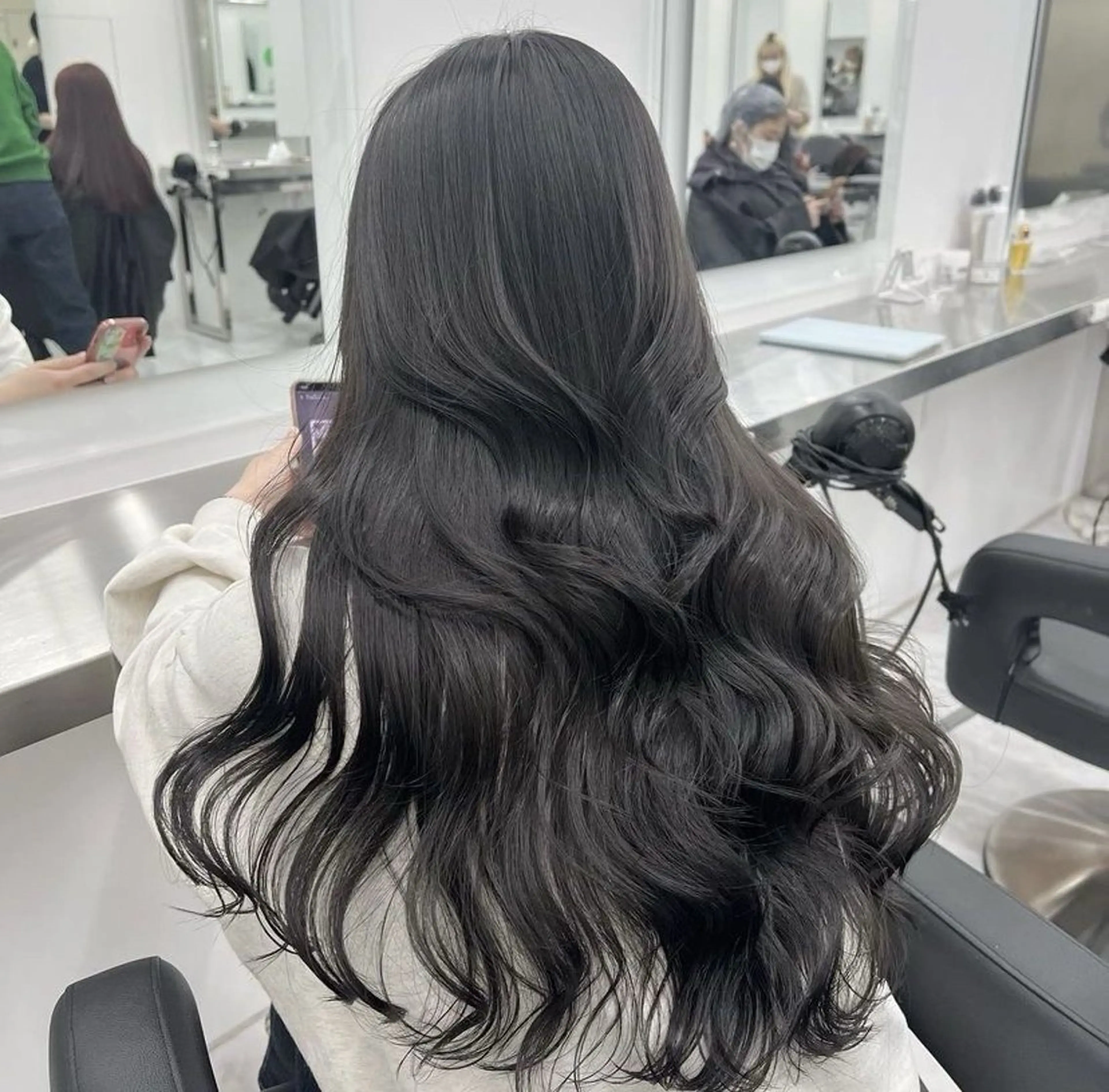 セミロング カラー ヘアアレンジ 🩵ダメージレス艶感 ハイトーン🩷のヘアスタイル