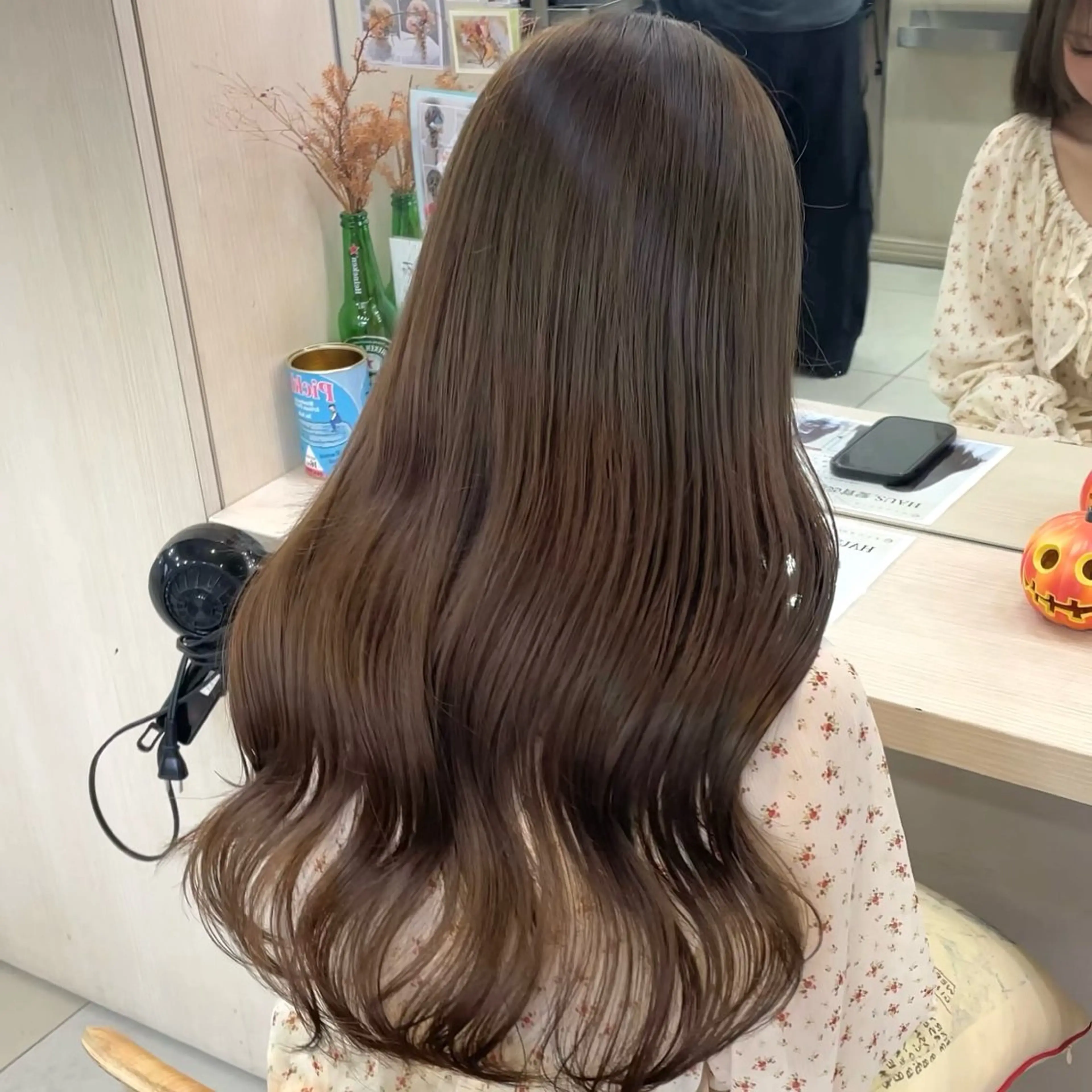 ロング カラー 透明感カラー ヘアカラー トリートメント 横浜パーマ🌐 暖色カラー🍒もえかのヘアスタイル