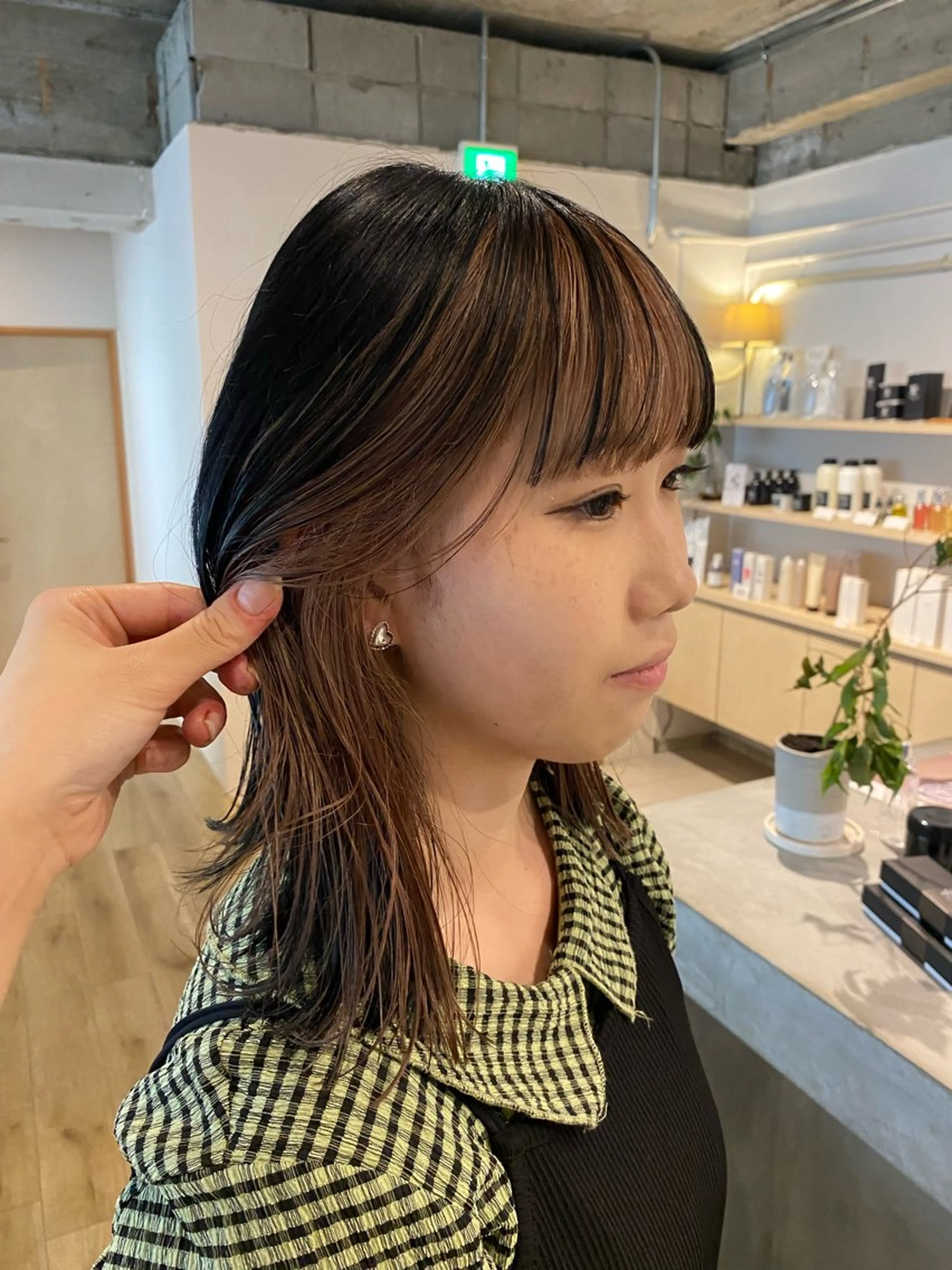 ミディアム ミストバング 顔周りカット ヘアカラー ai ㅤのヘアスタイル