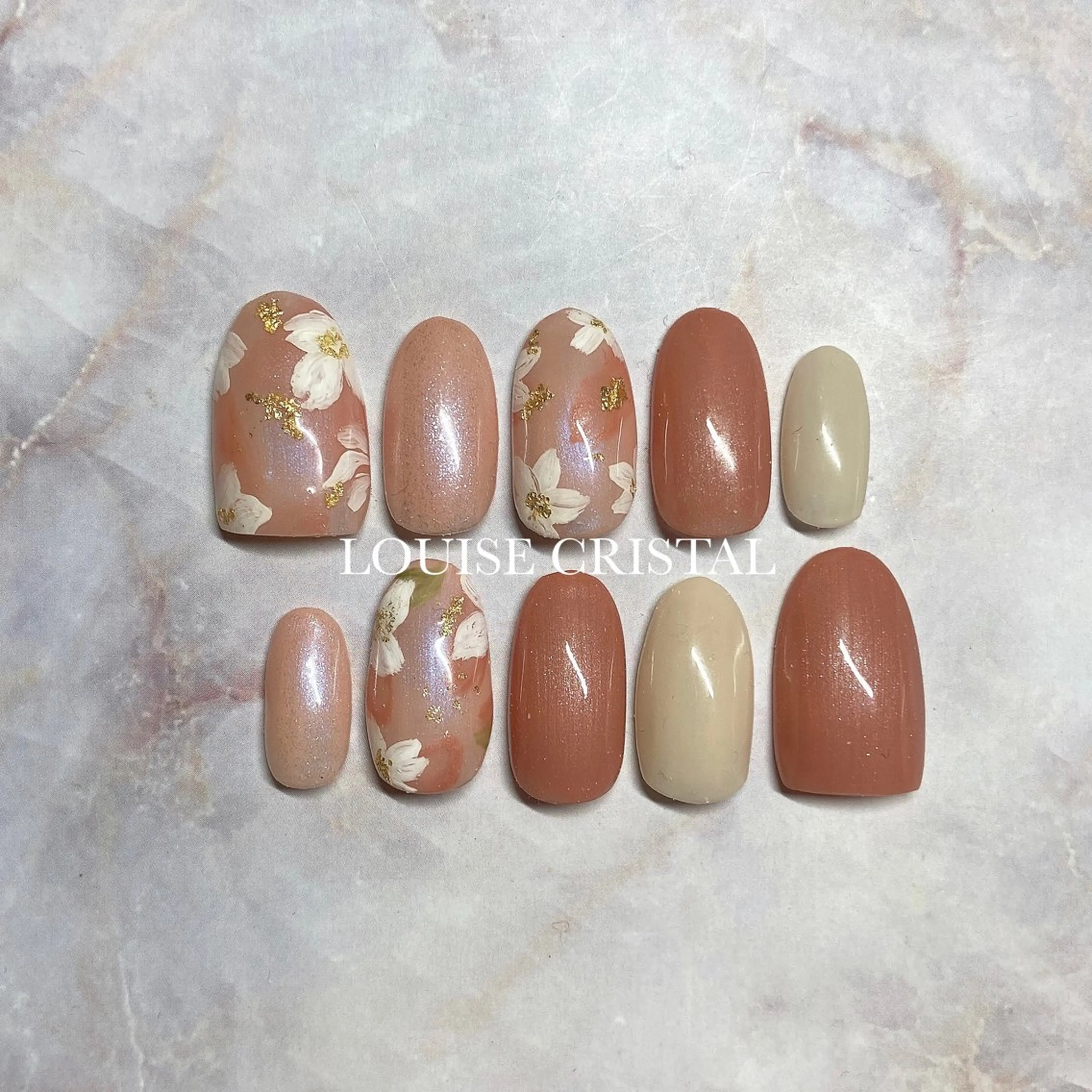 ネイル ハンドネイル LOUISE CRYSTALのネイルデザイン